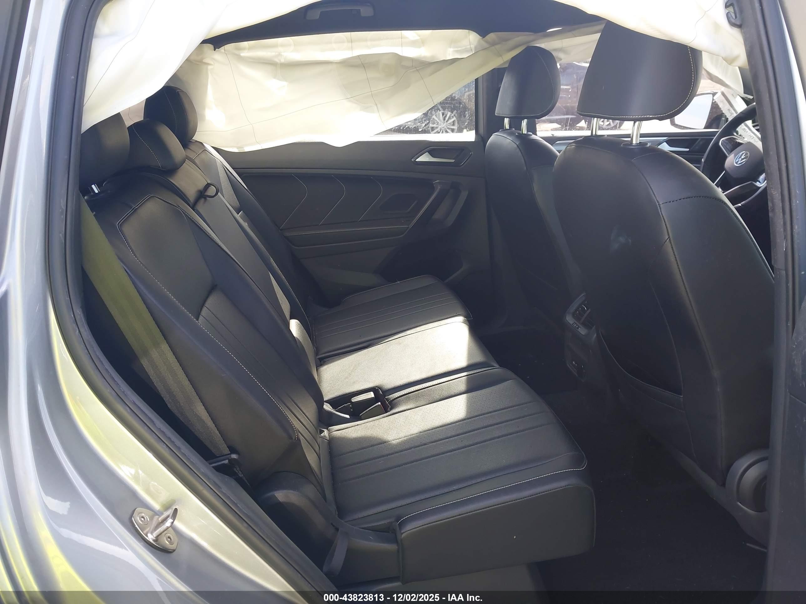 VOLKSWAGEN TIGUAN image 8