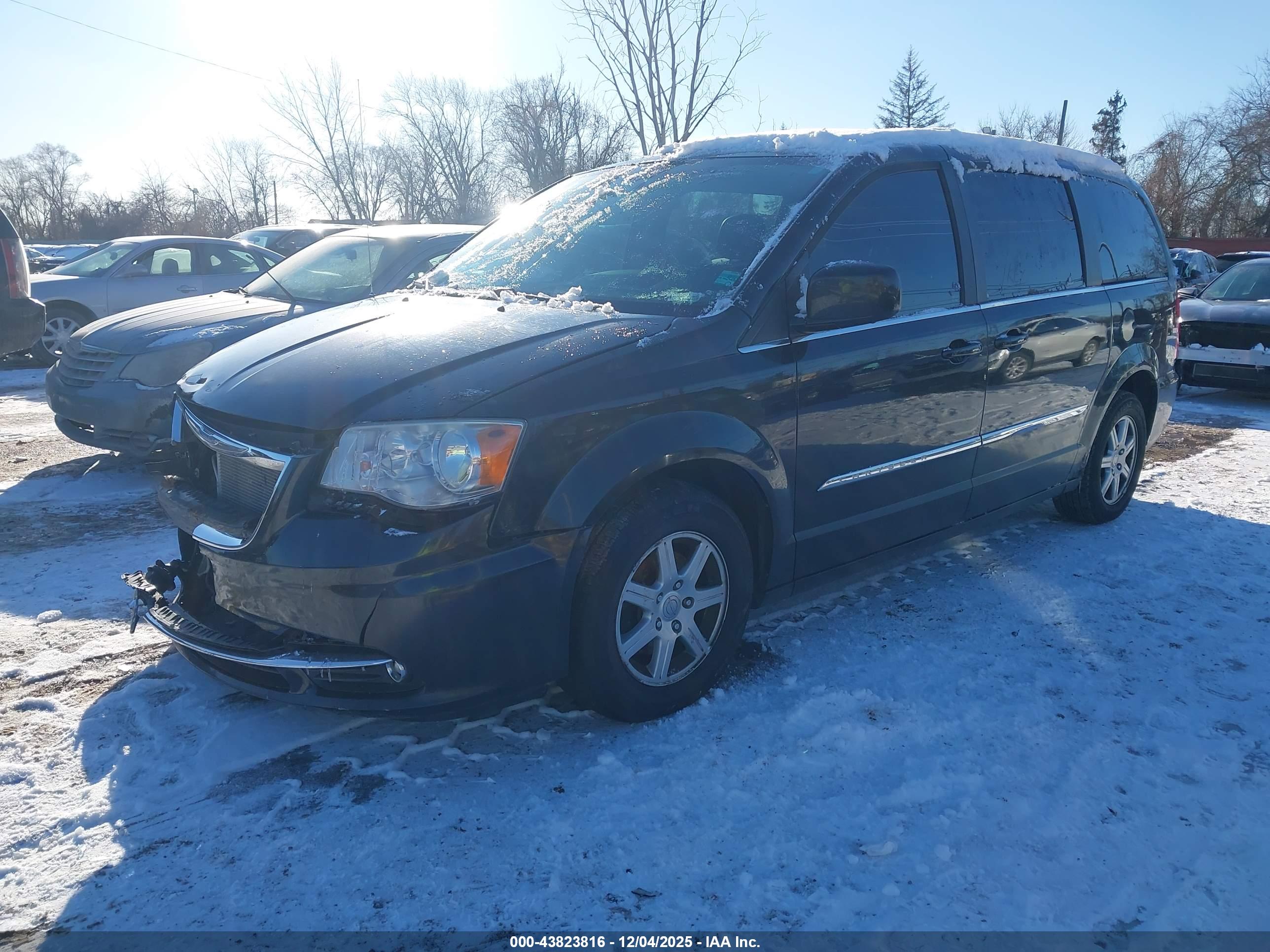 CHRYSLER TOWN image 2