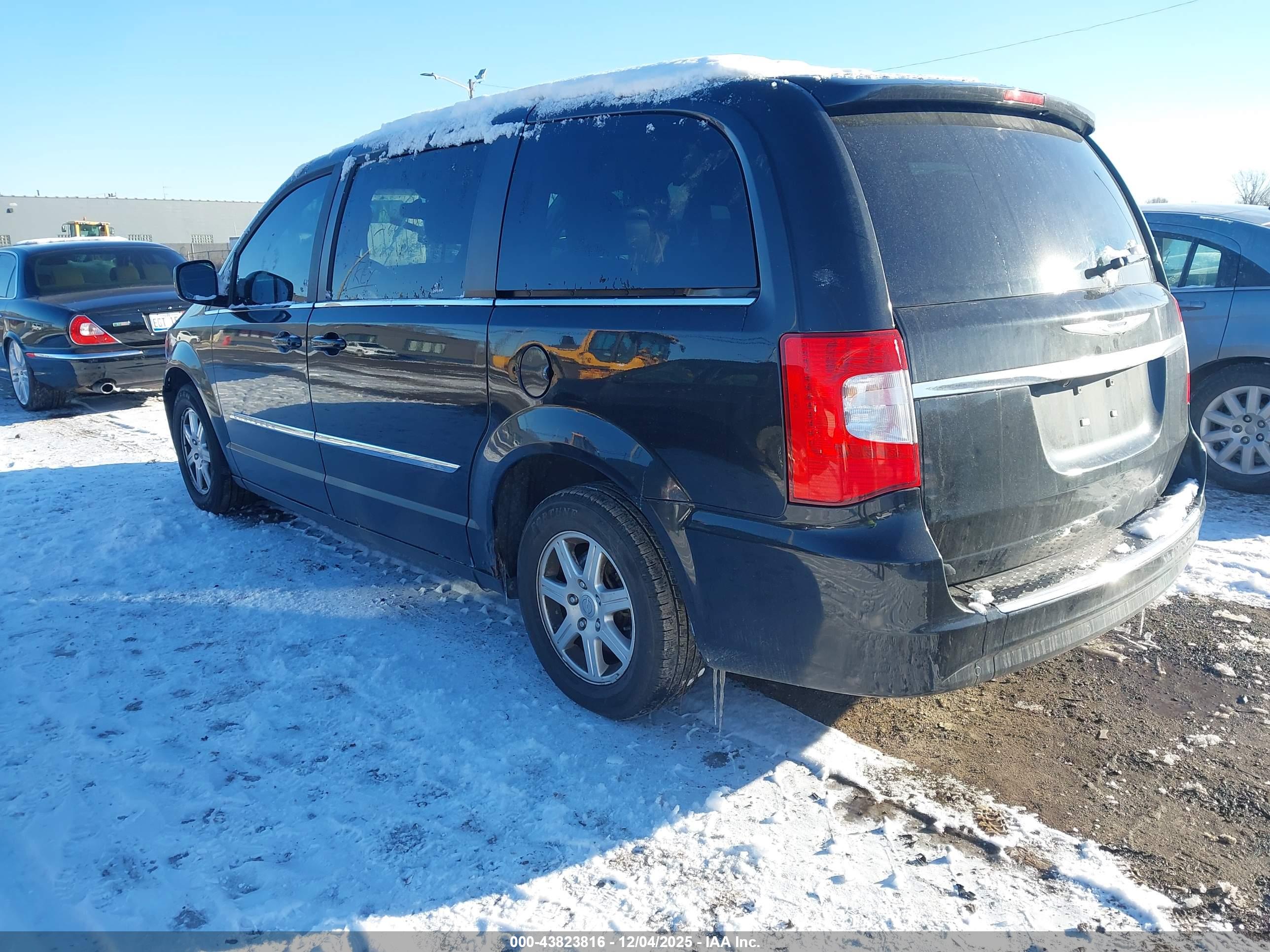 CHRYSLER TOWN image 3
