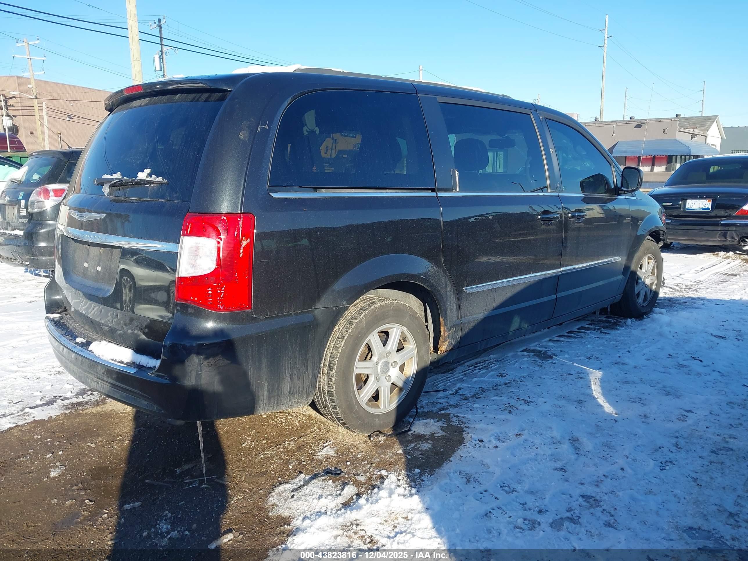 CHRYSLER TOWN image 4