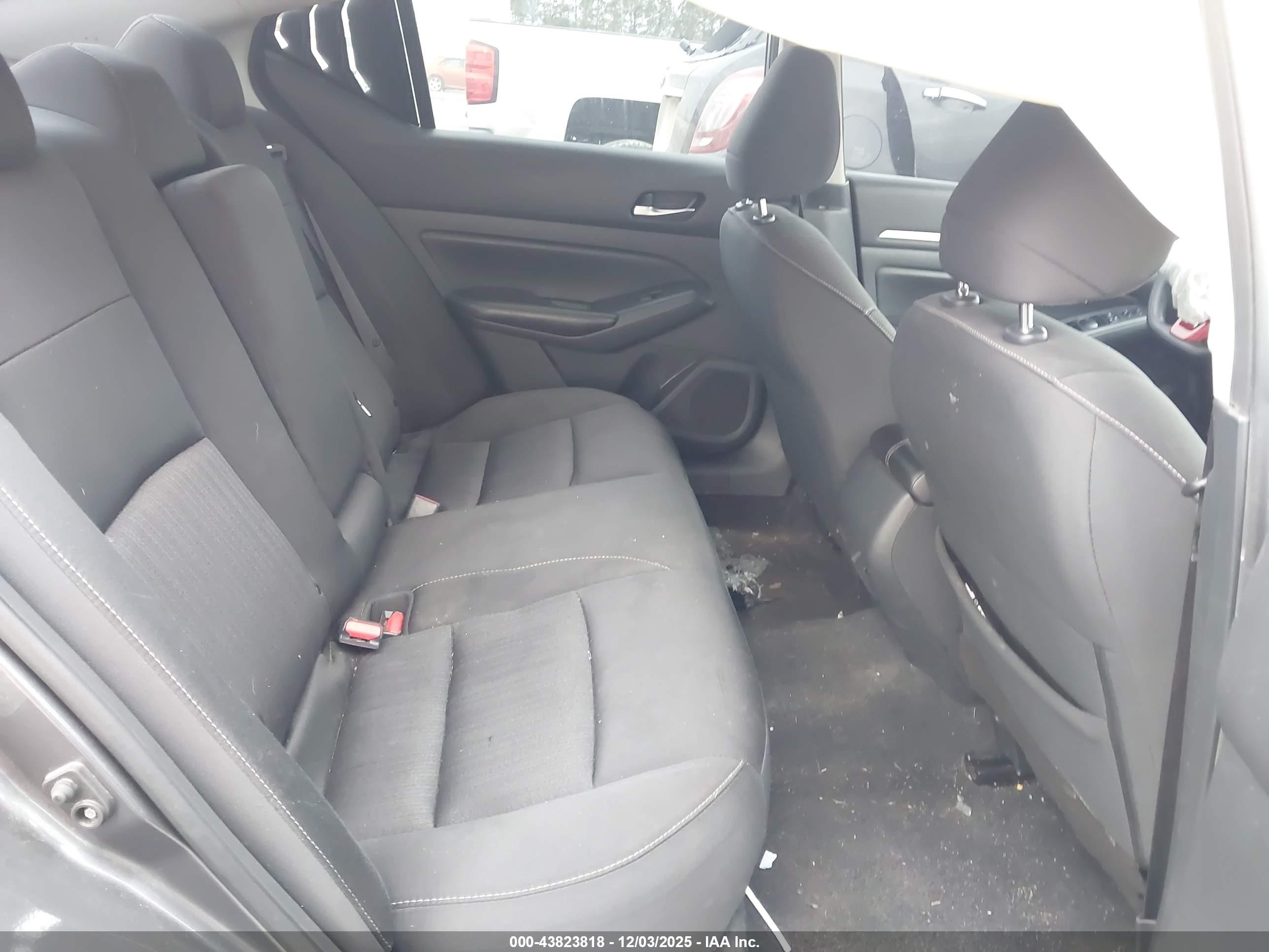 NISSAN ALTIMA image 8