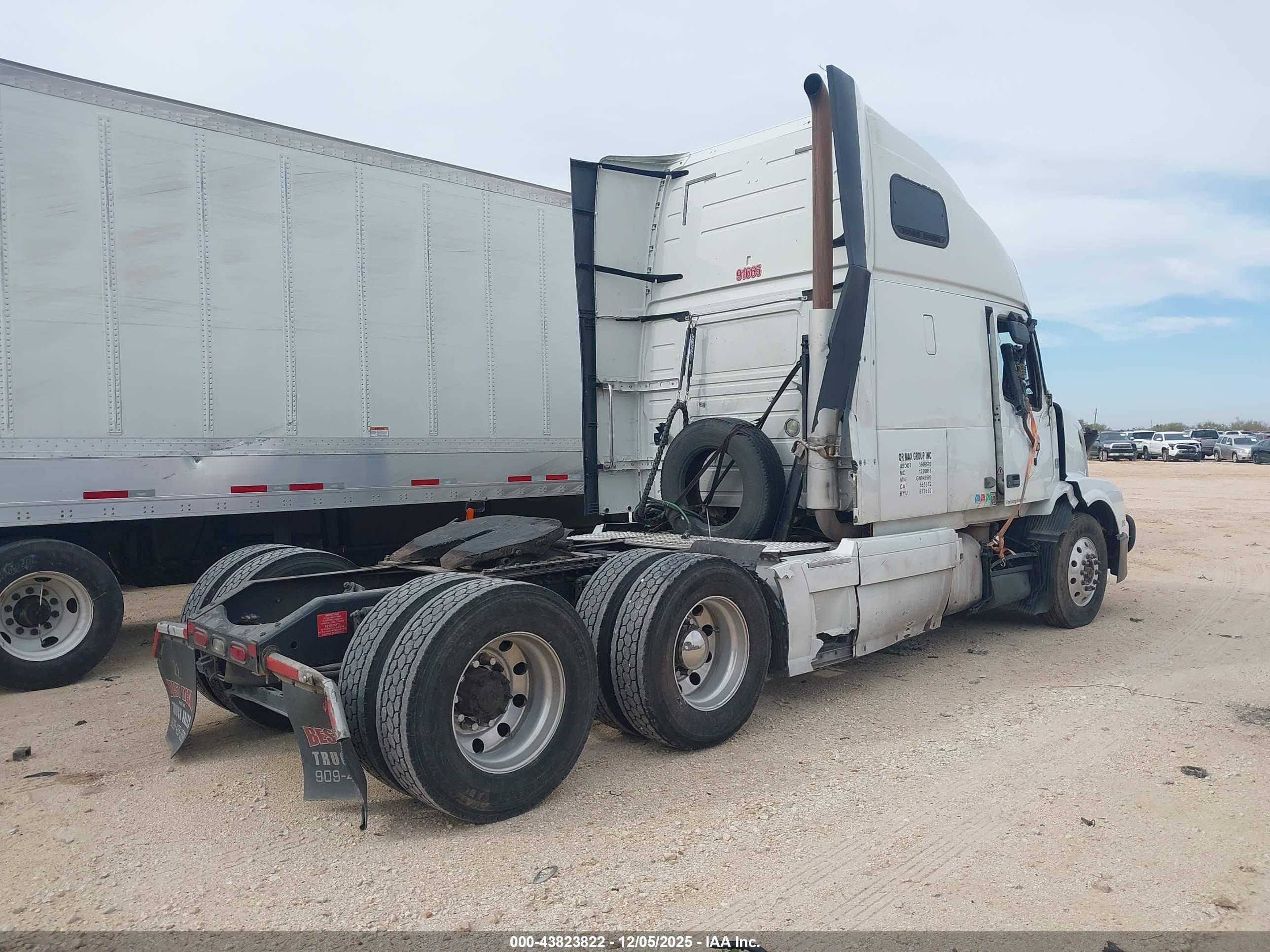 VOLVO VN image 4