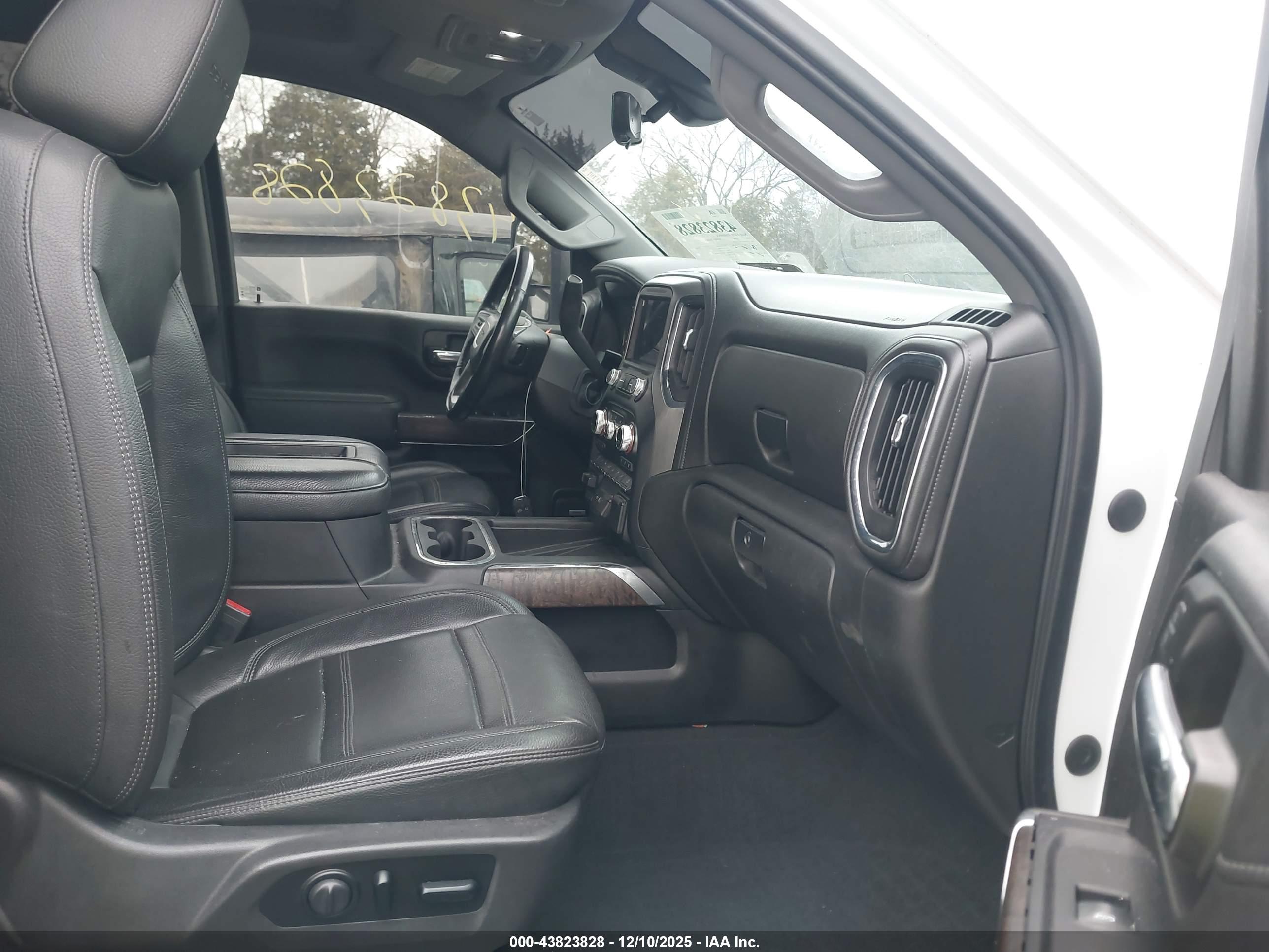GMC SIERRA image 7