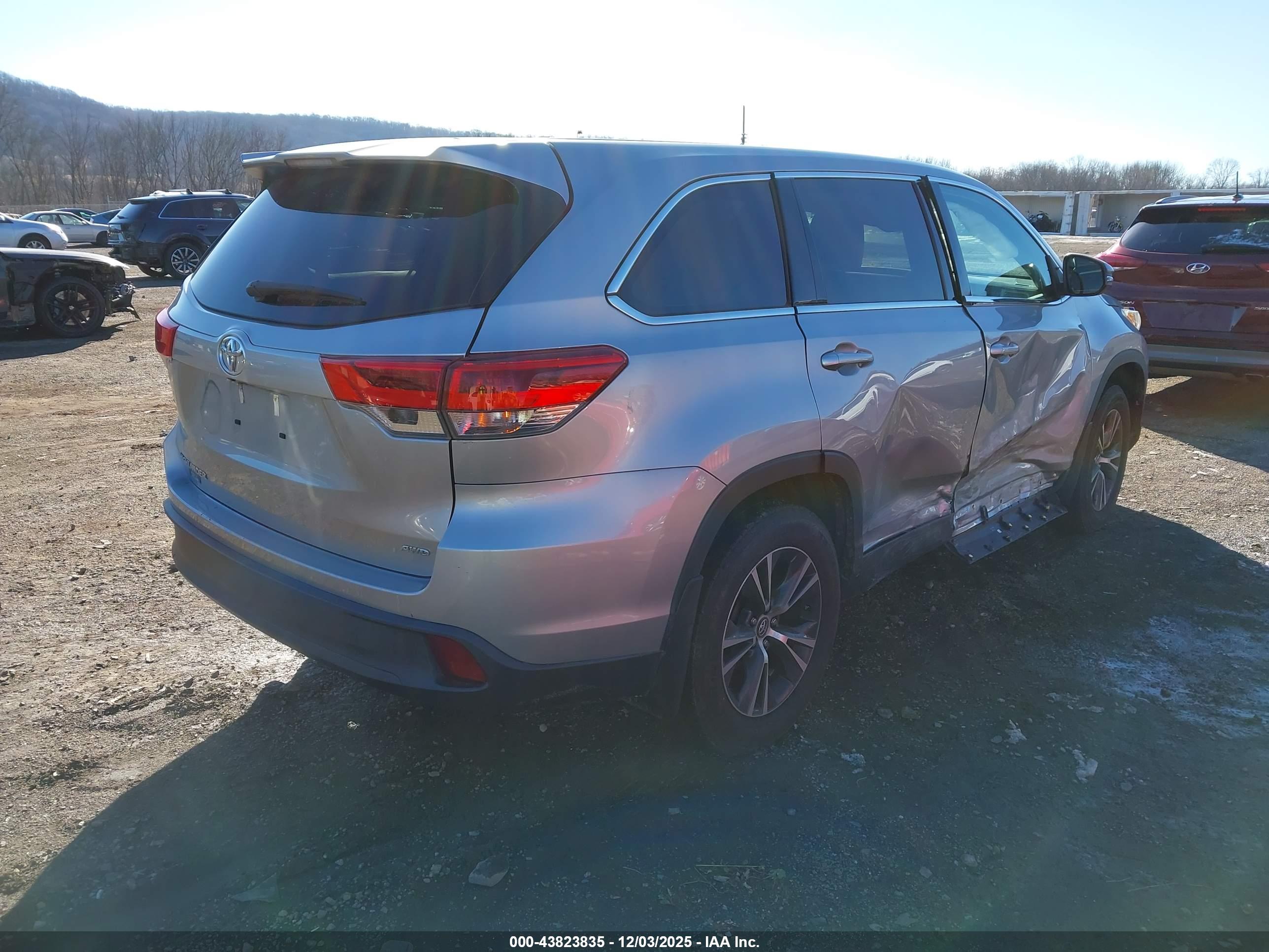 TOYOTA HIGHLANDER image 4
