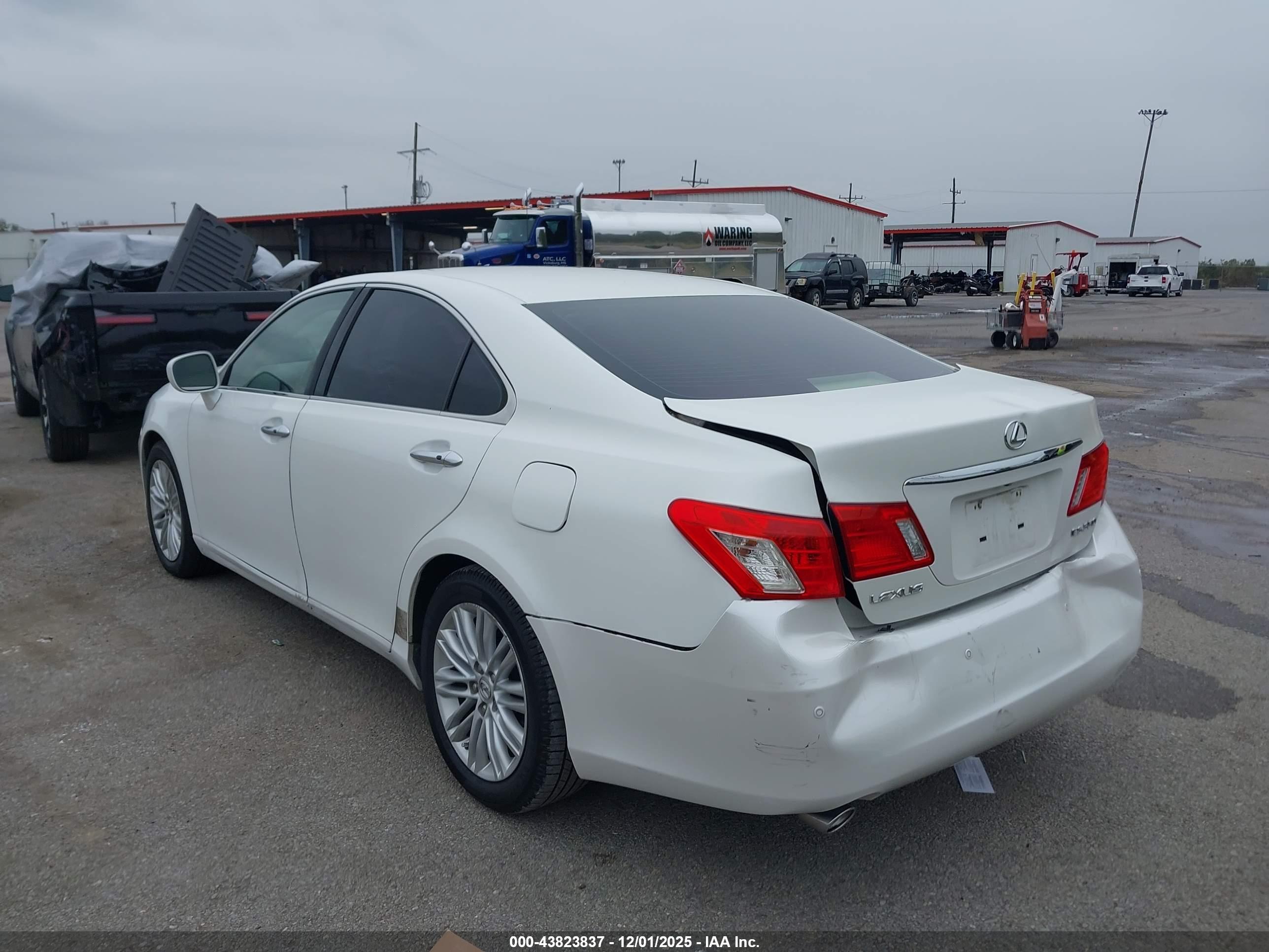 LEXUS ES image 3