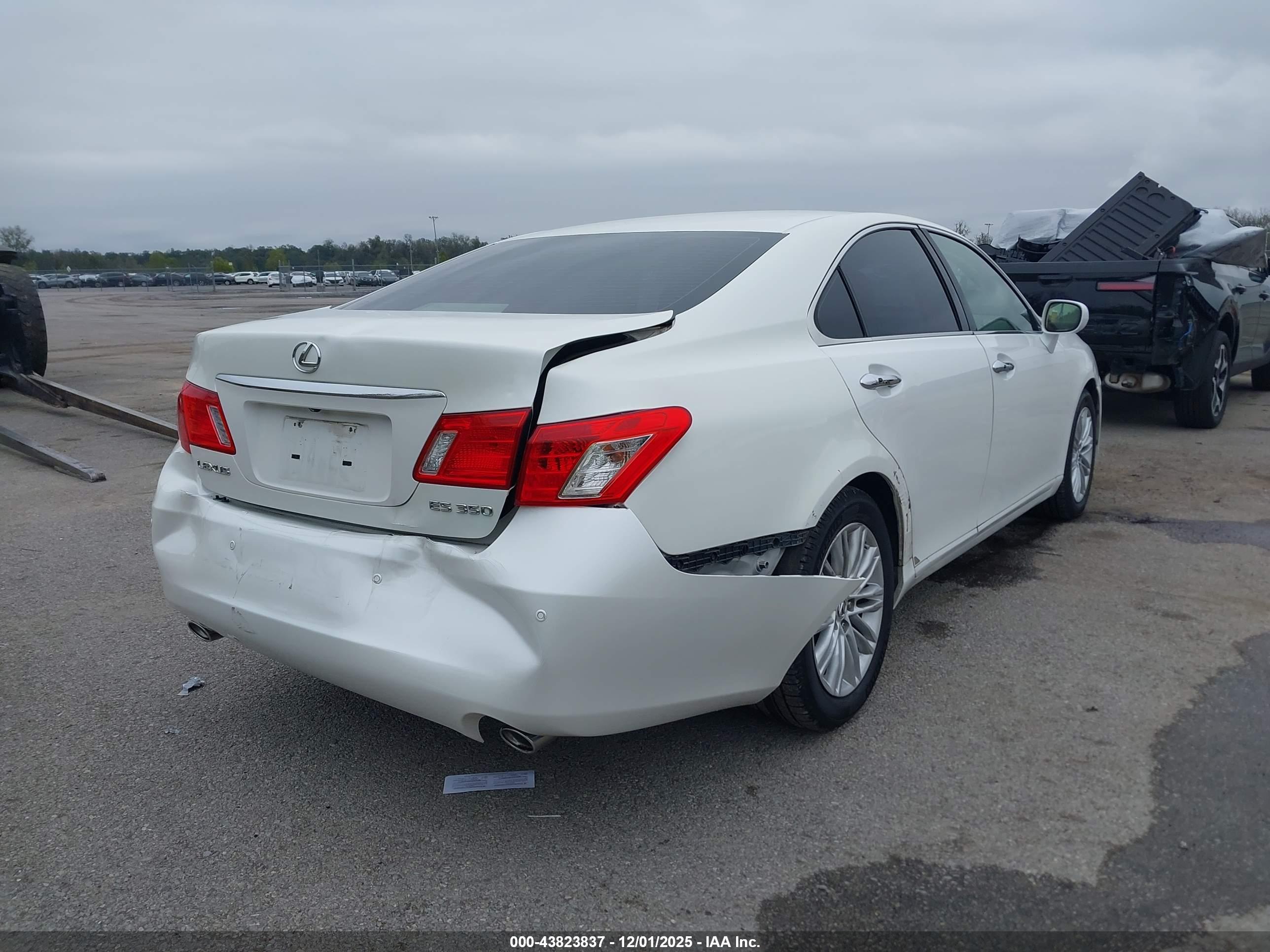 LEXUS ES image 4