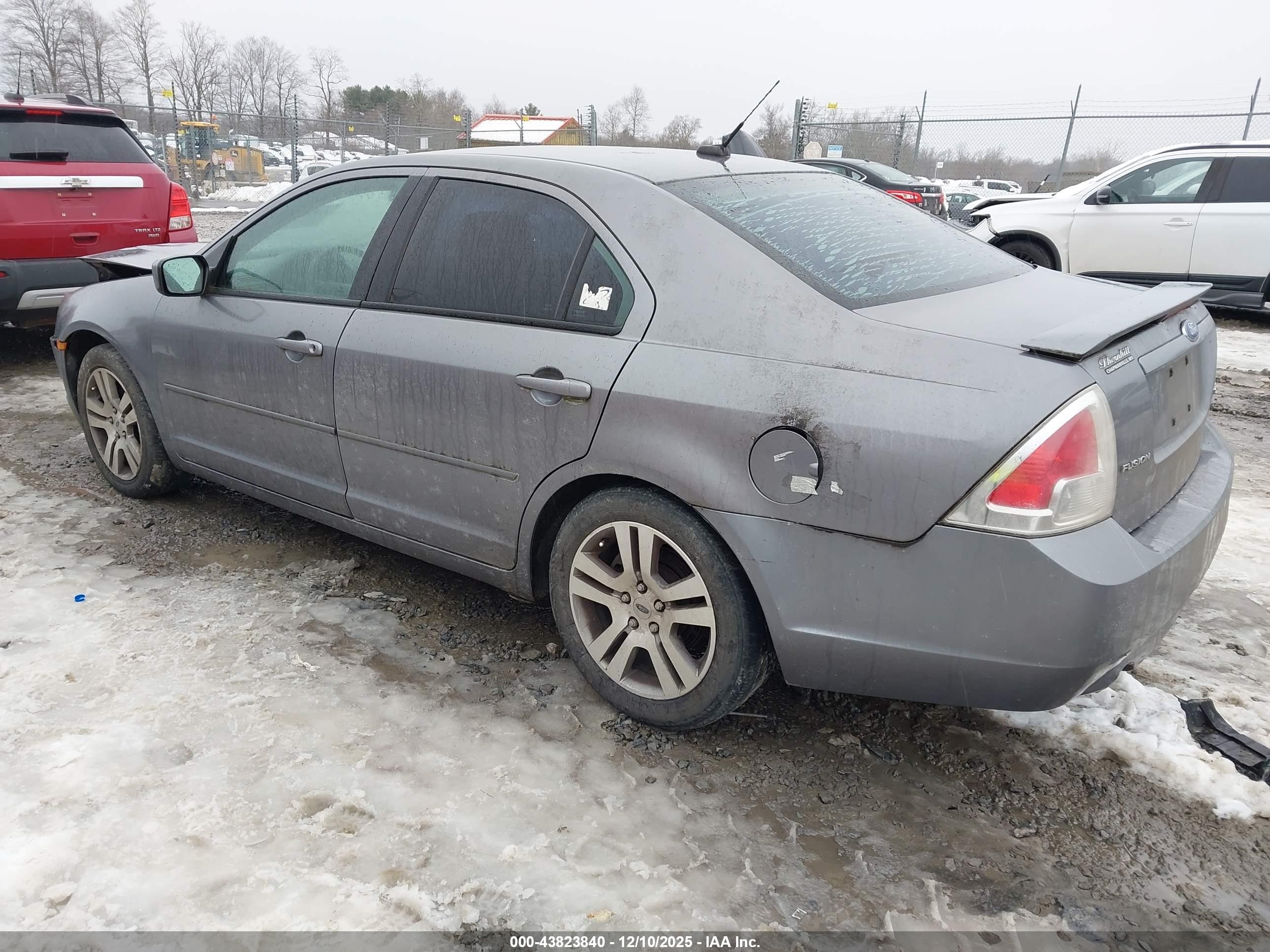 FORD FUSION image 3