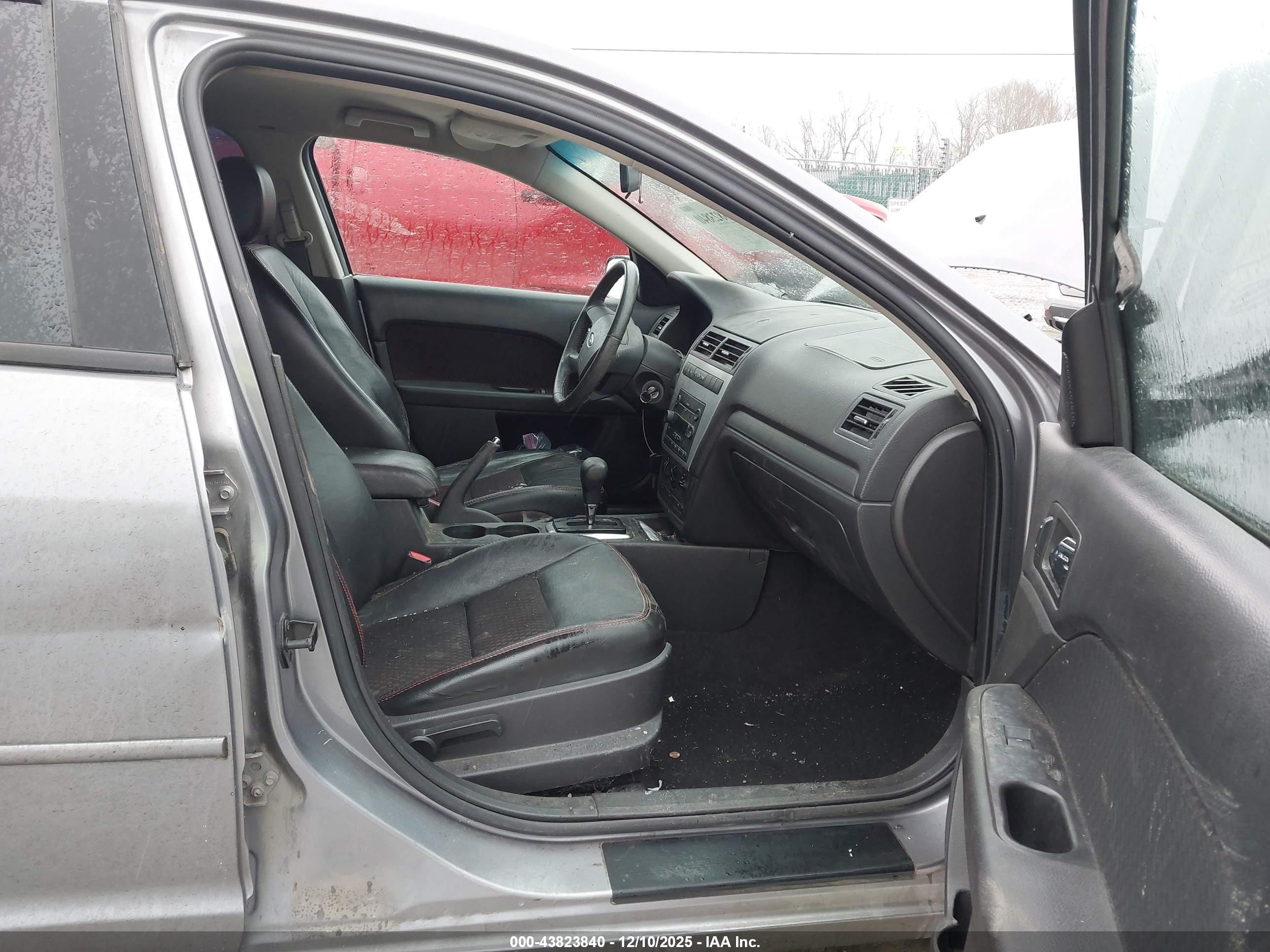 FORD FUSION image 5