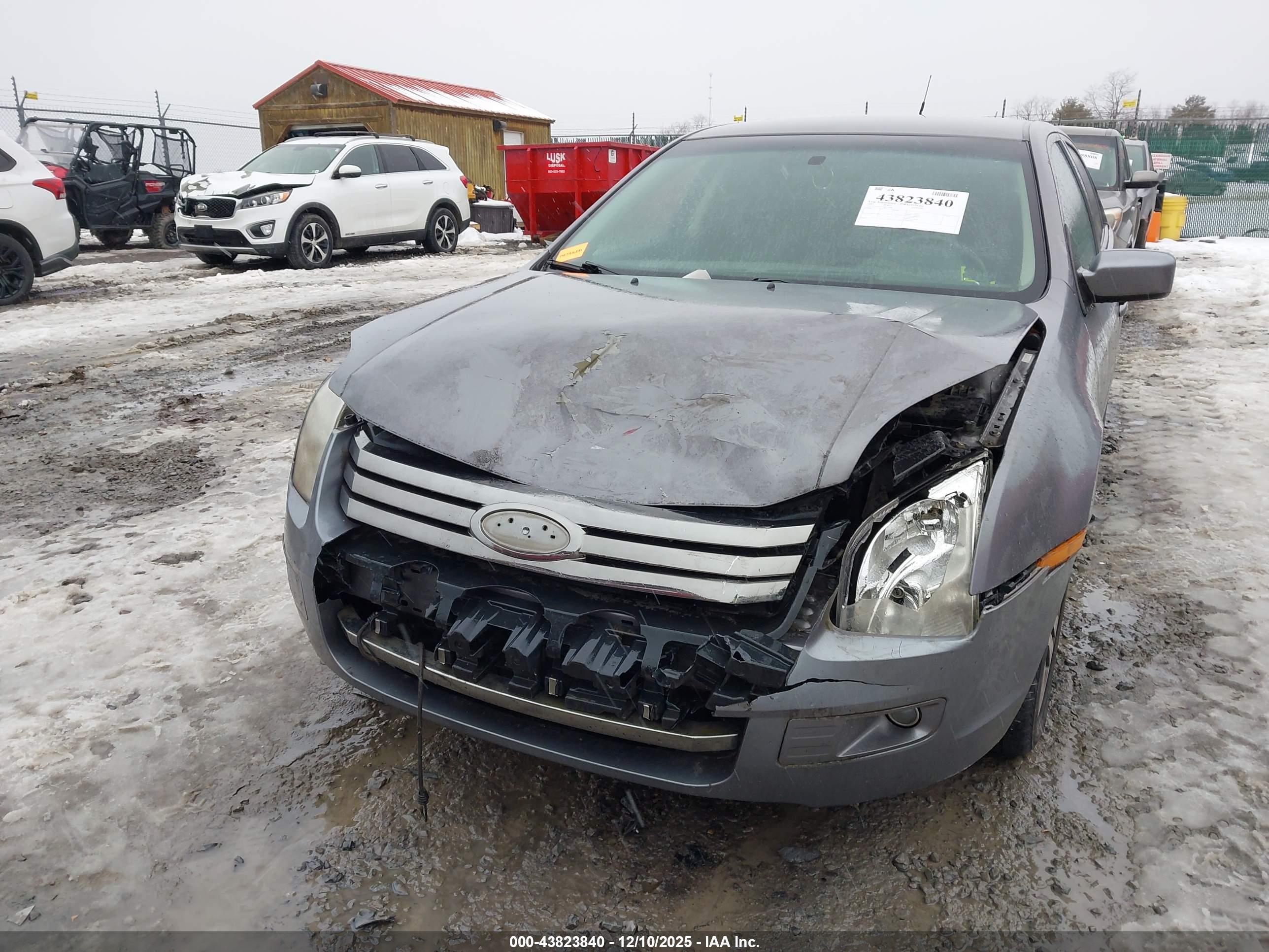 FORD FUSION image 6
