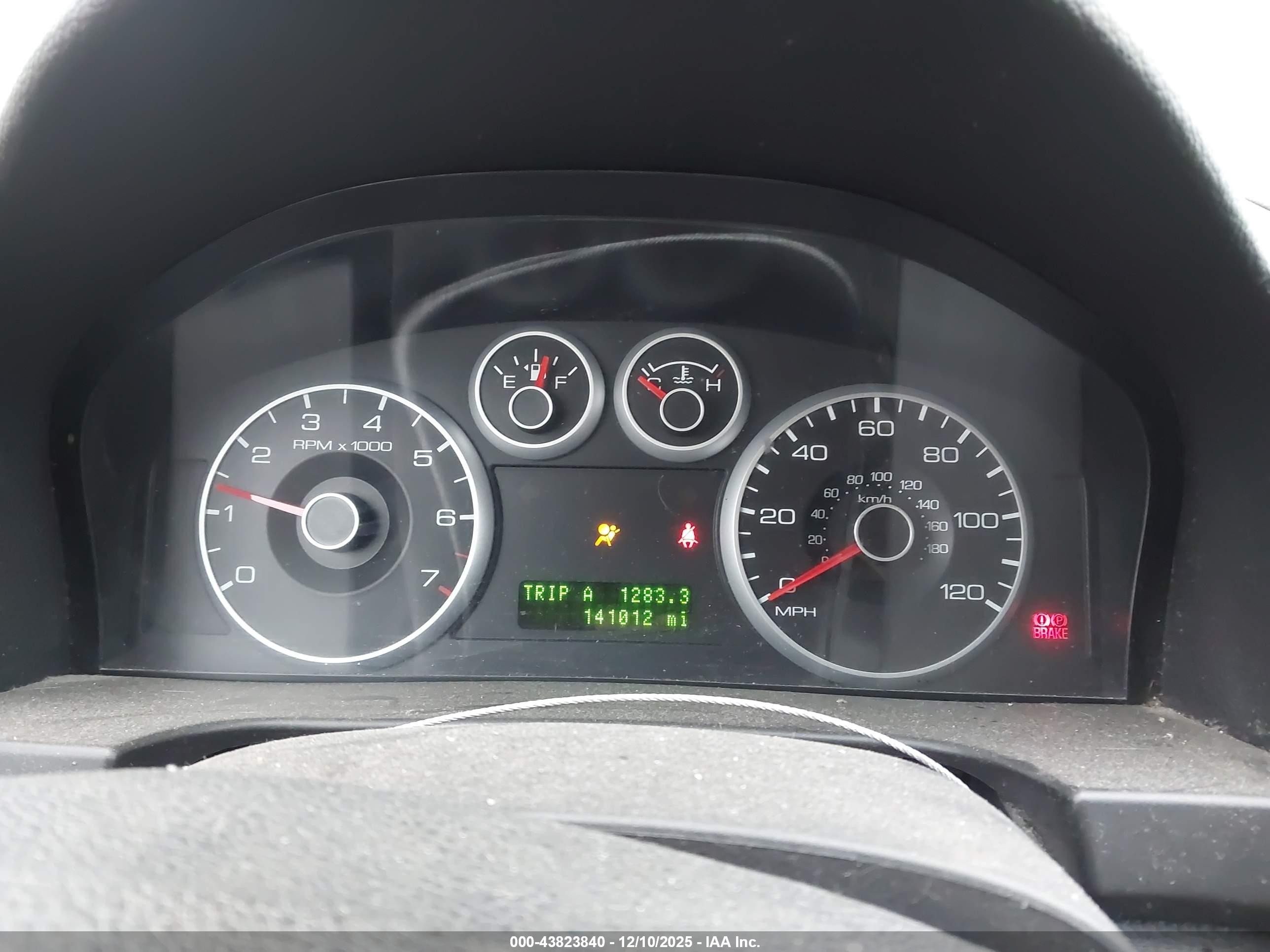 FORD FUSION image 7