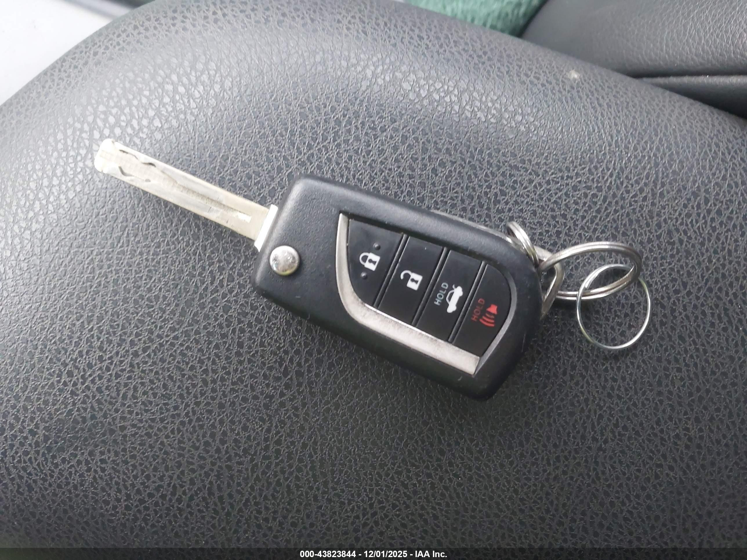 TOYOTA CAMRY image 11