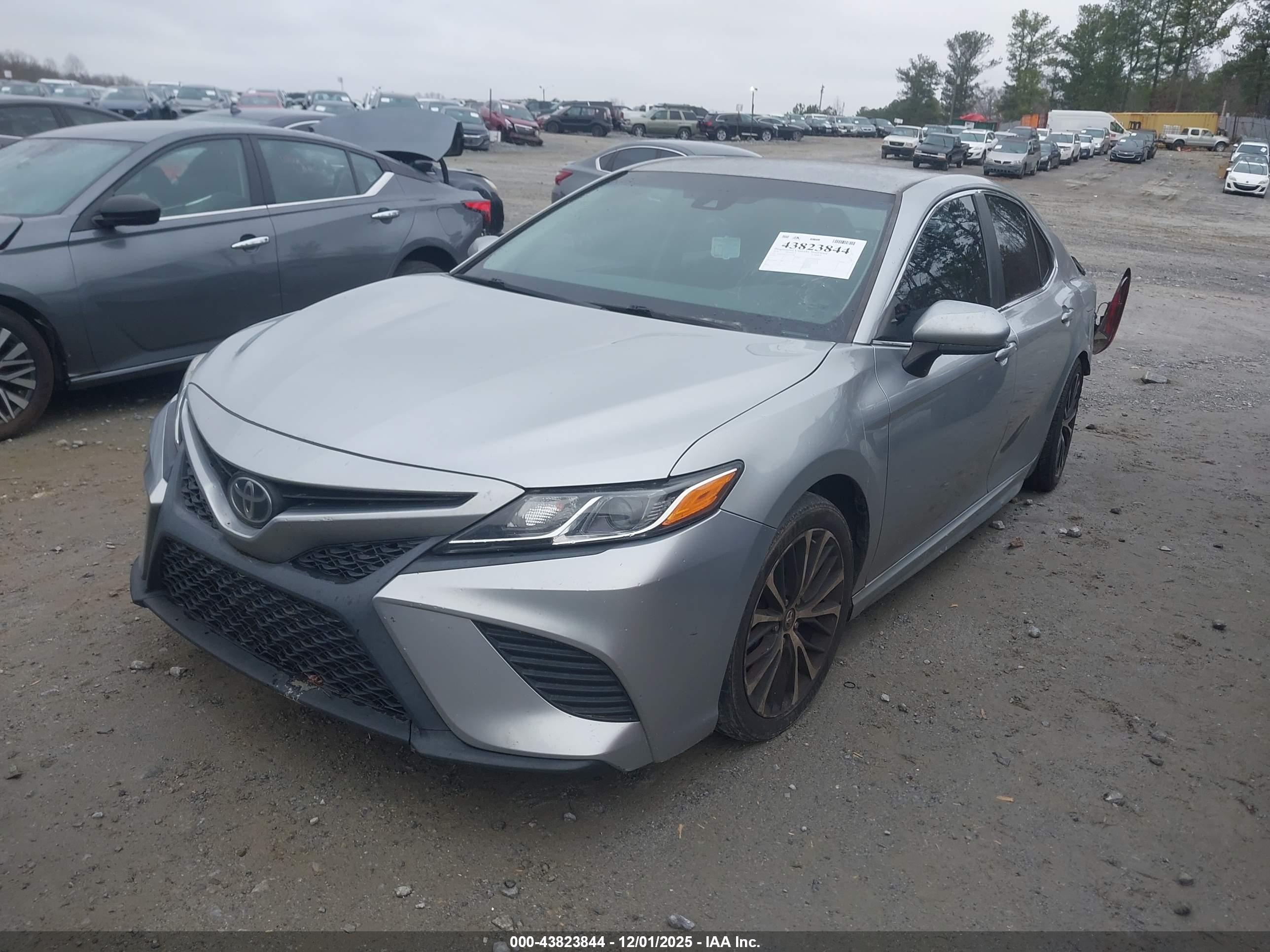 TOYOTA CAMRY image 2