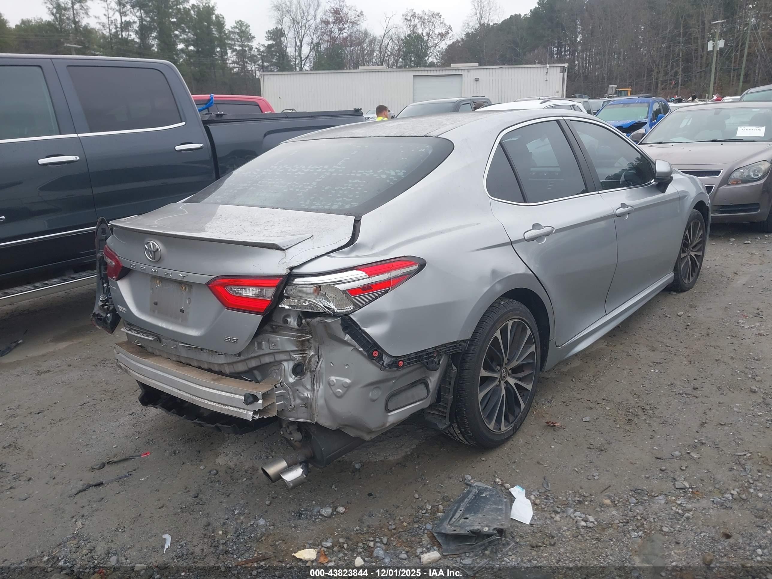 TOYOTA CAMRY image 4