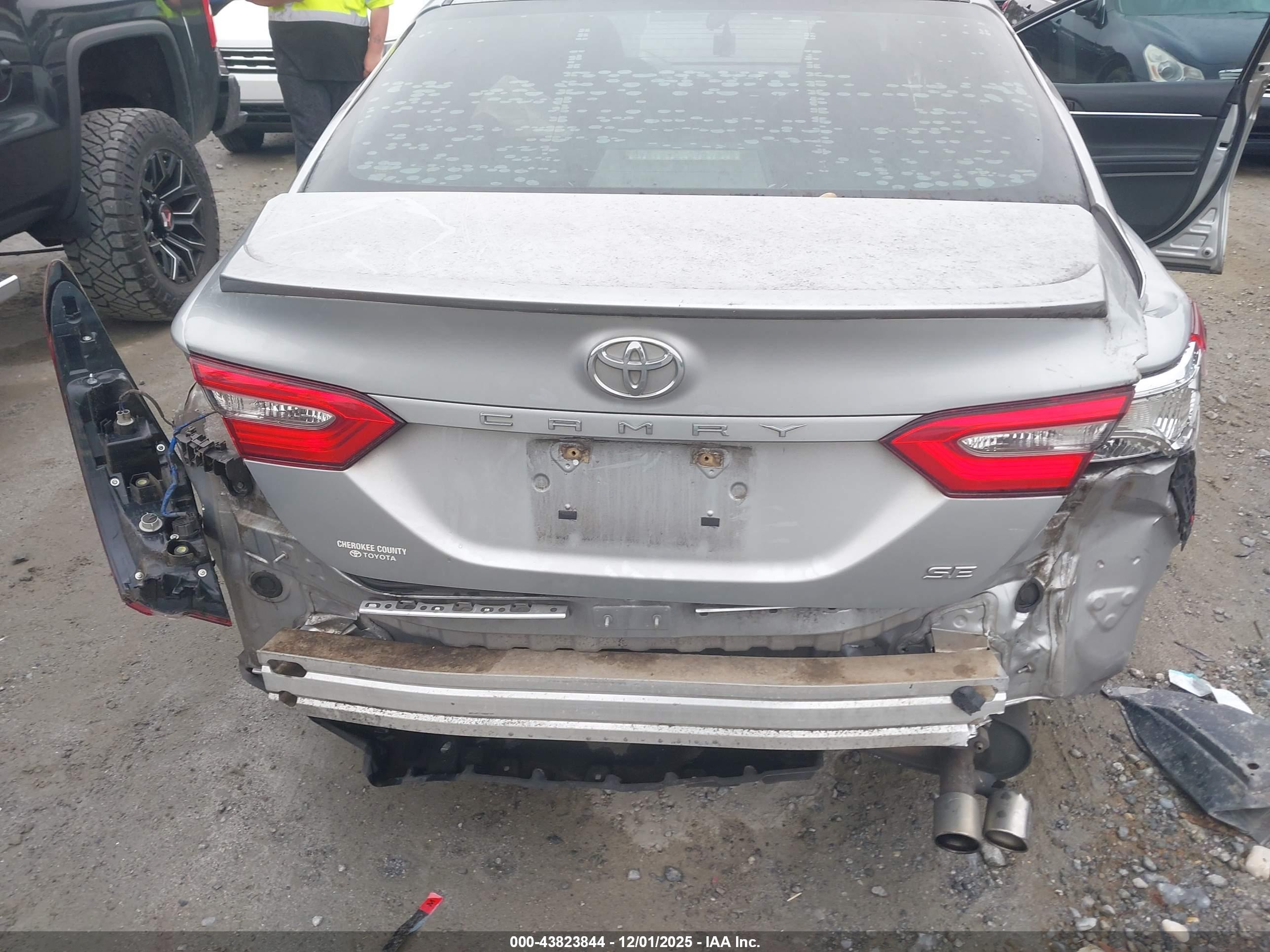 TOYOTA CAMRY image 6