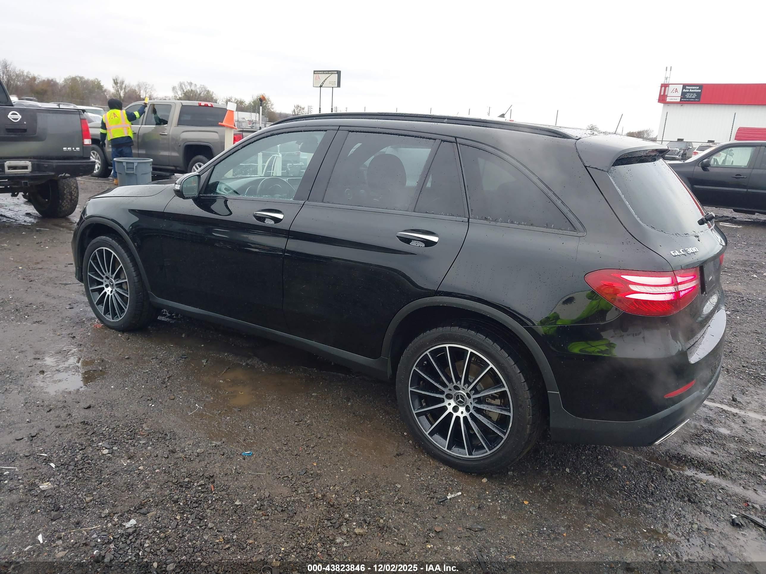 MERCEDES-BENZ GLC image 3