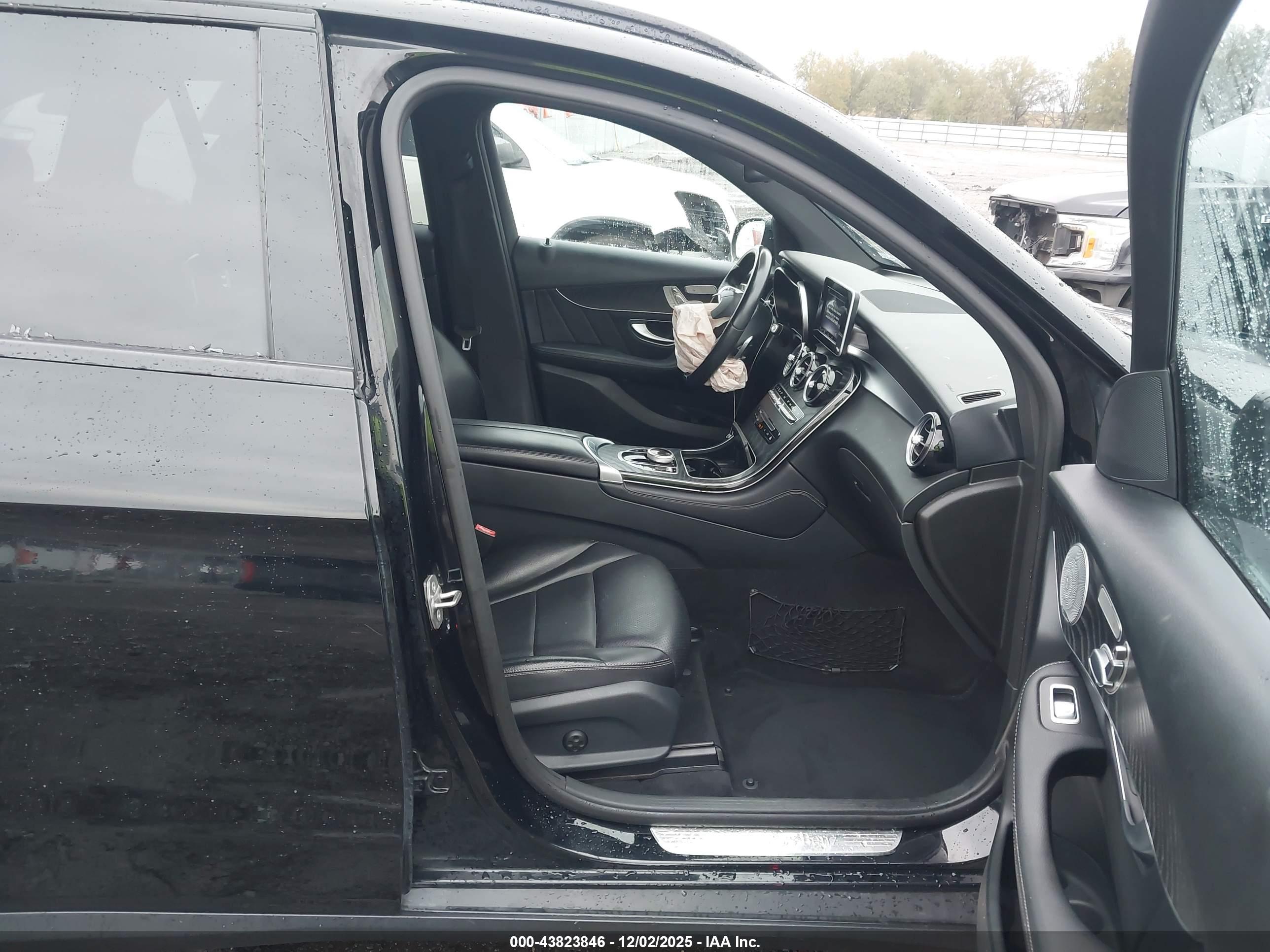 MERCEDES-BENZ GLC image 5