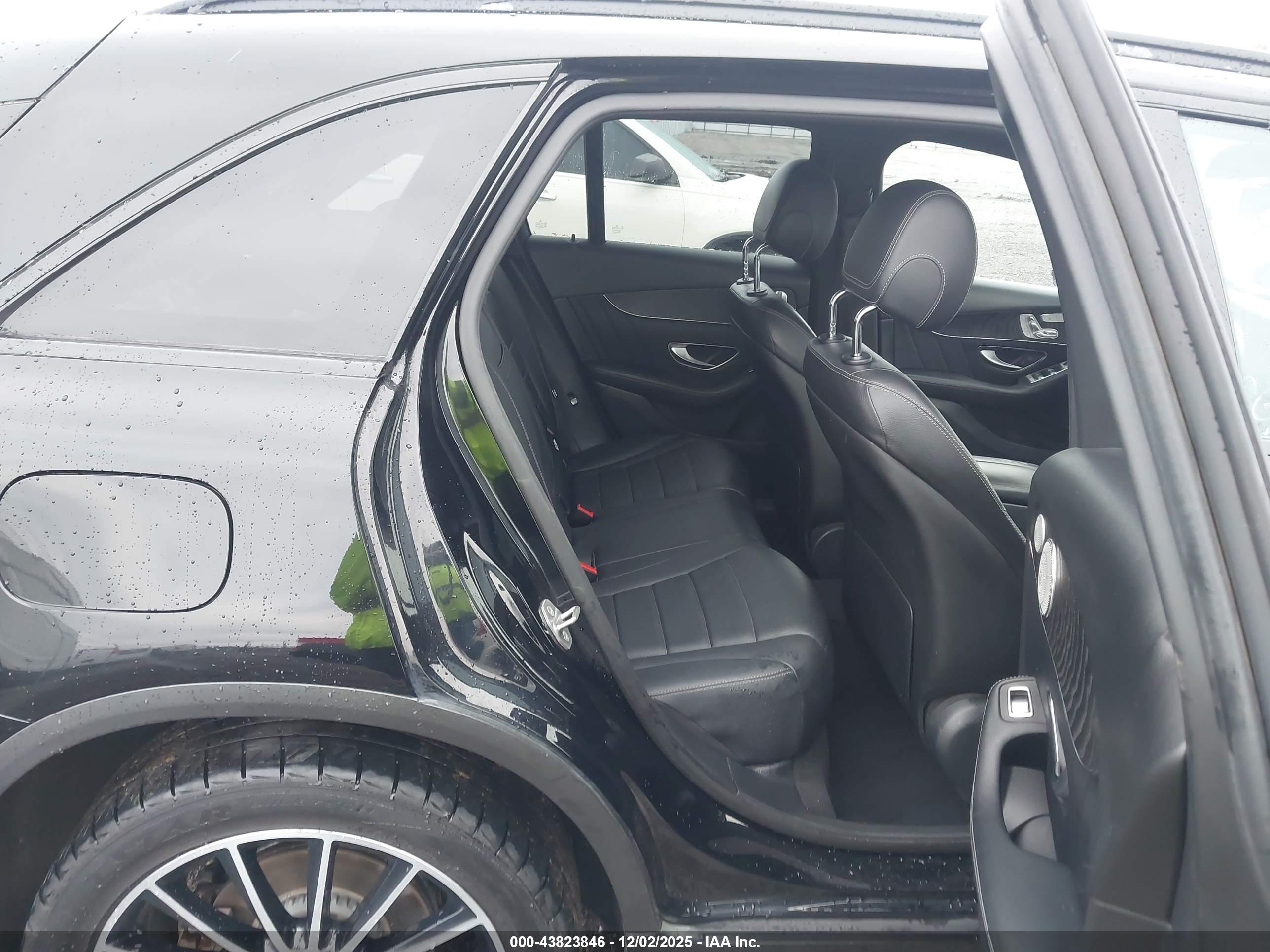 MERCEDES-BENZ GLC image 8