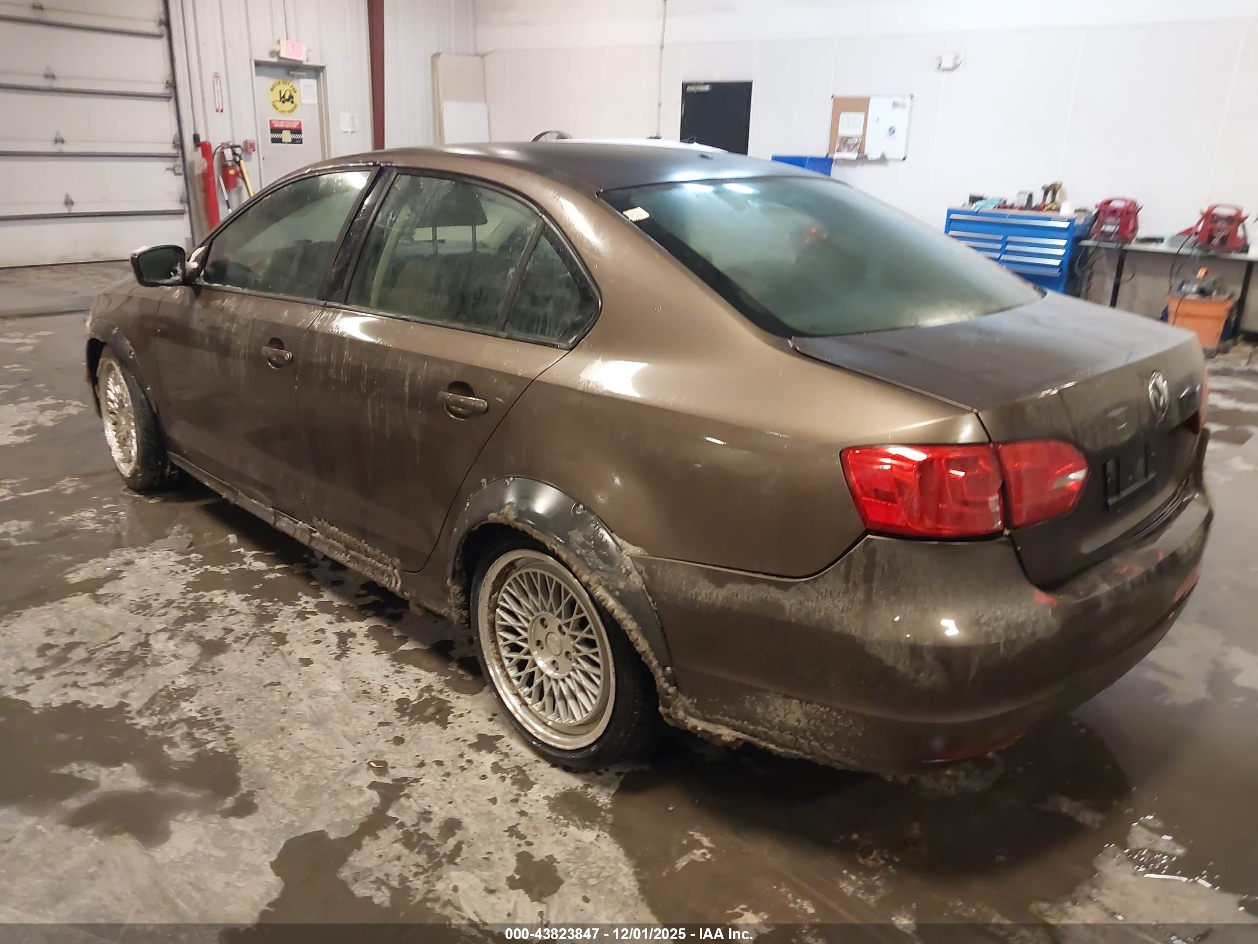 VOLKSWAGEN JETTA image 3