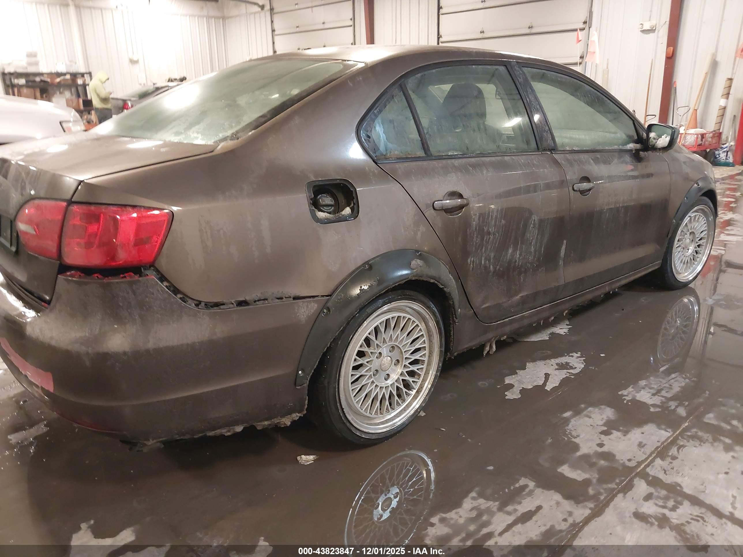 VOLKSWAGEN JETTA image 4