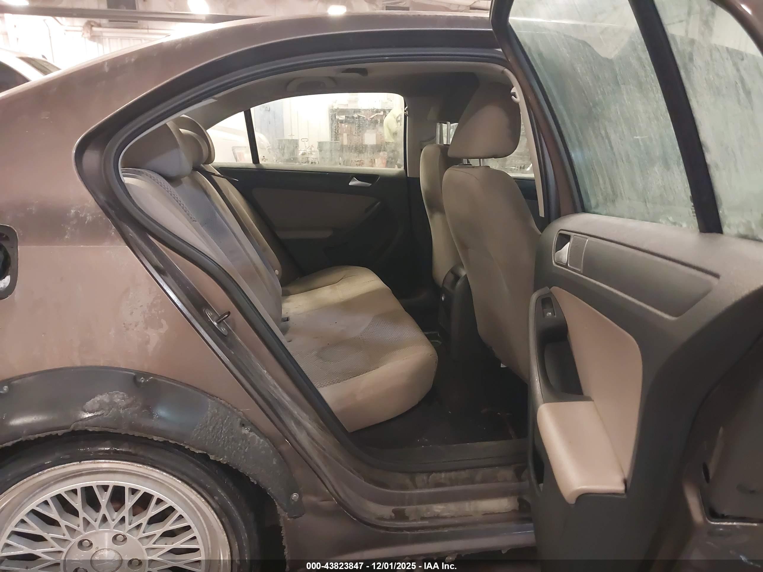 VOLKSWAGEN JETTA image 8
