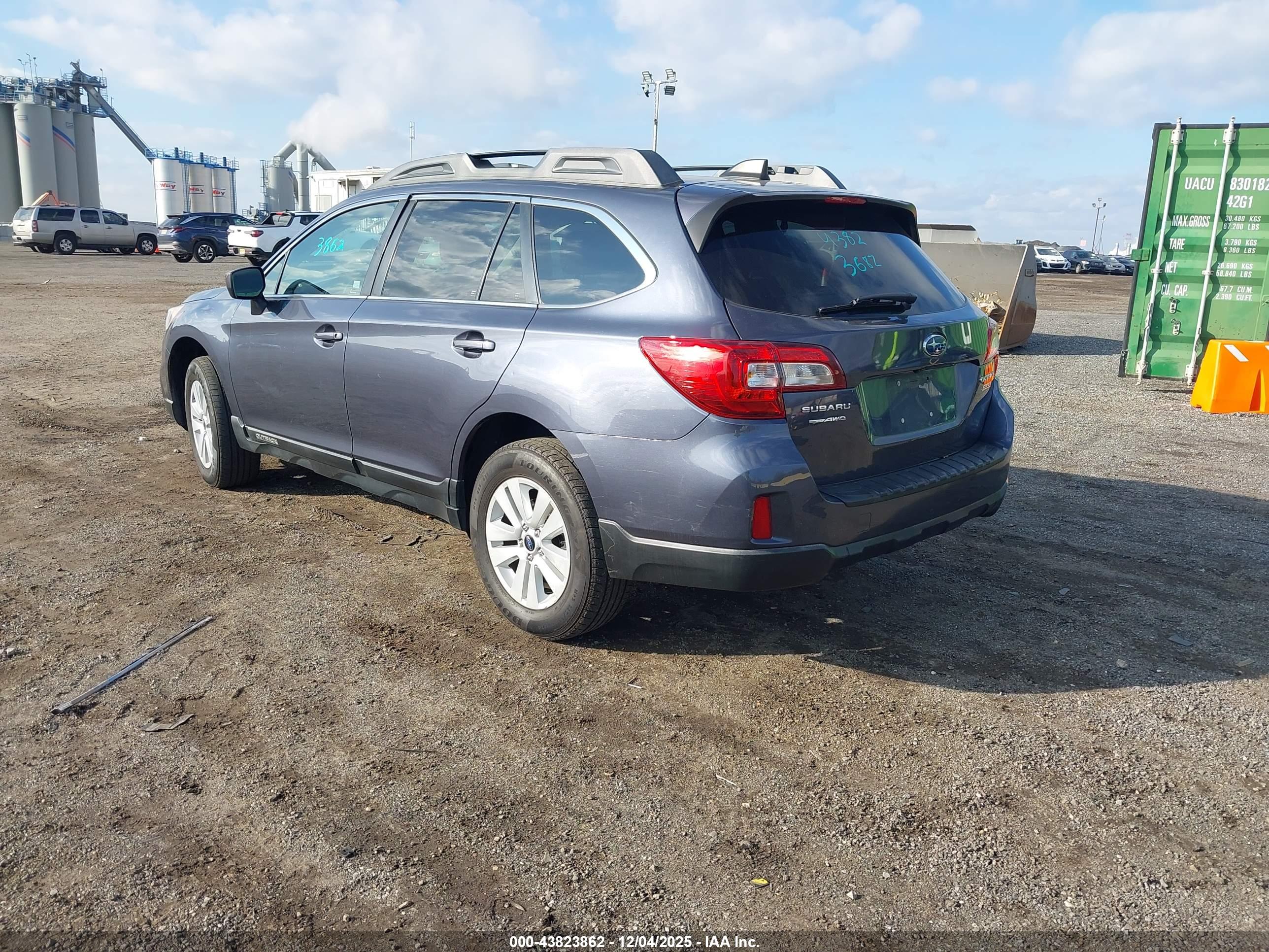 SUBARU OUTBACK image 3