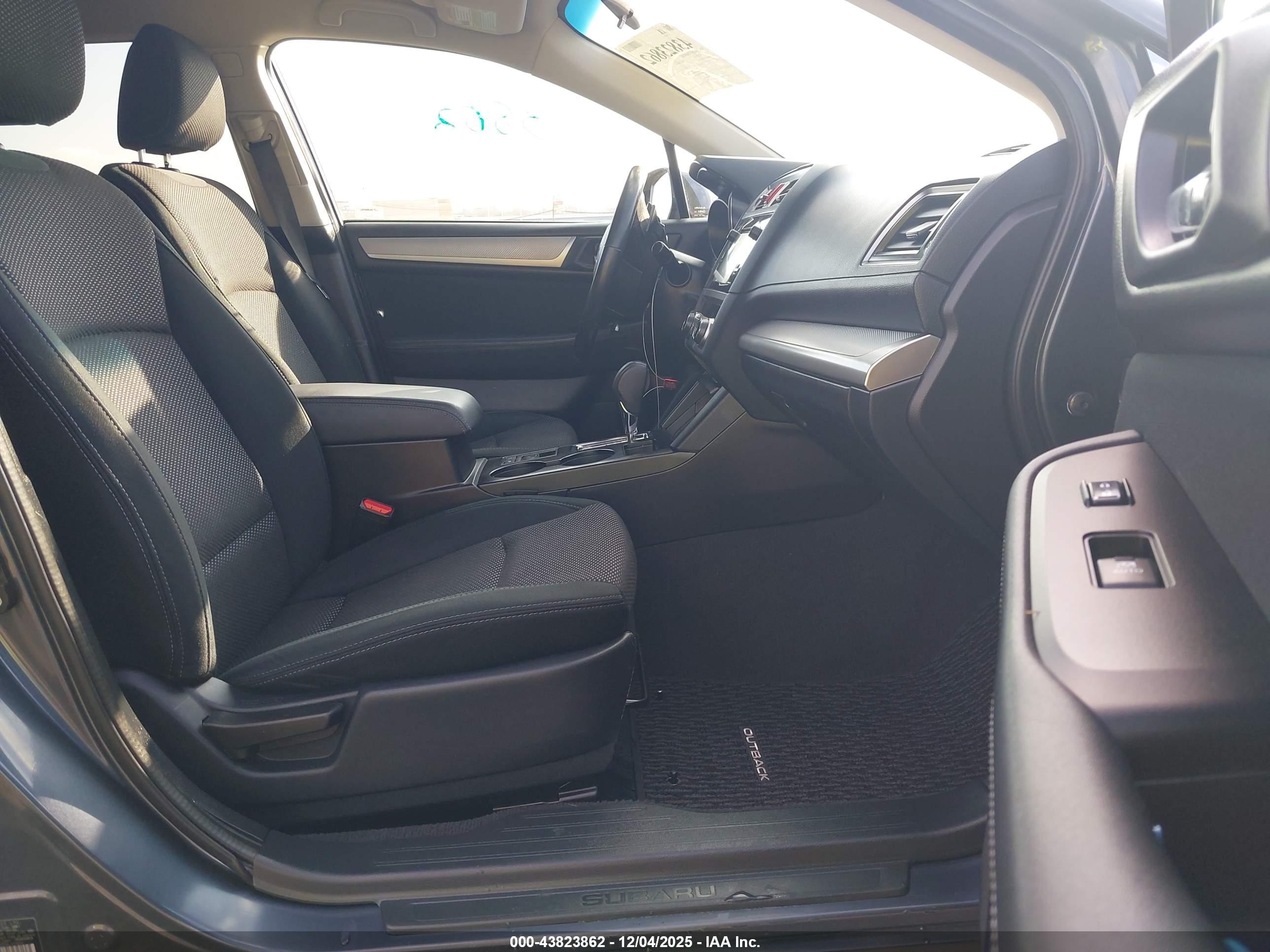 SUBARU OUTBACK image 5