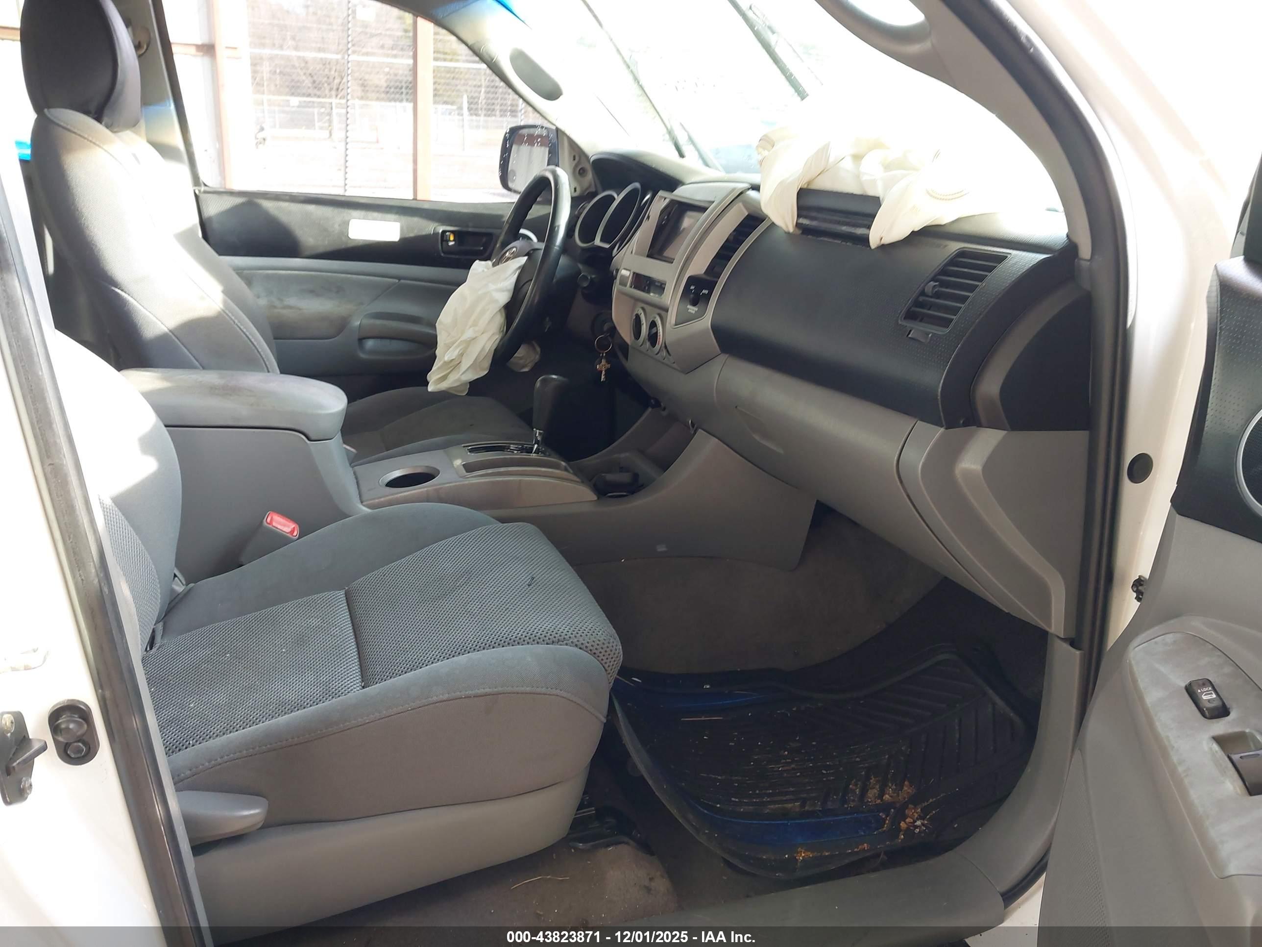 TOYOTA TACOMA image 5