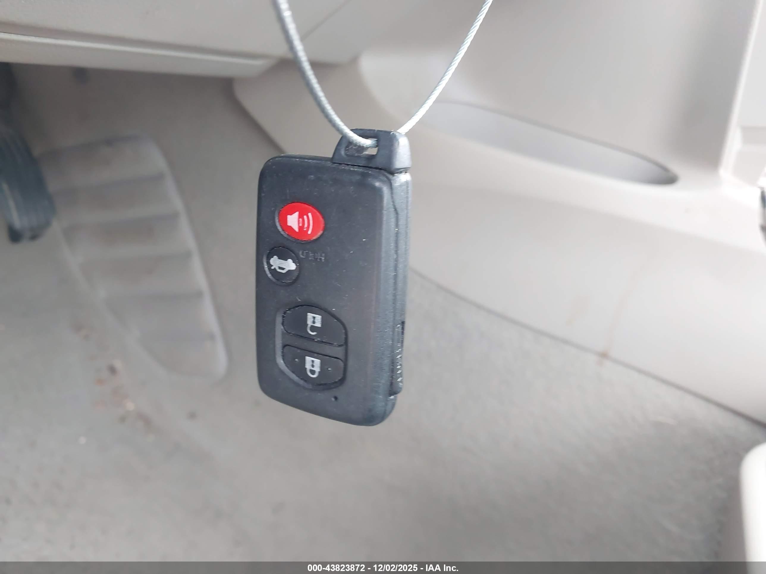 TOYOTA CAMRY image 11