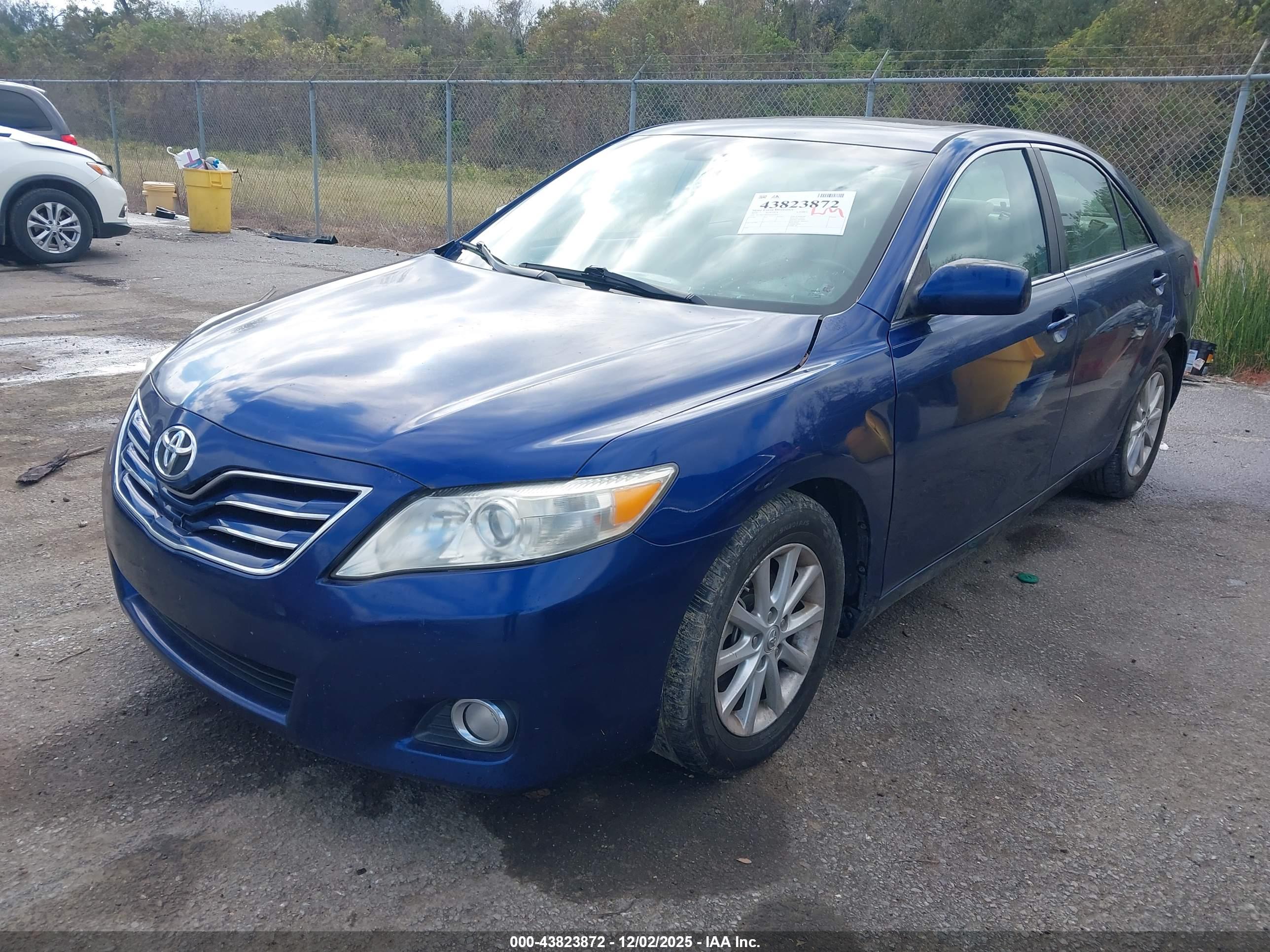 TOYOTA CAMRY image 2