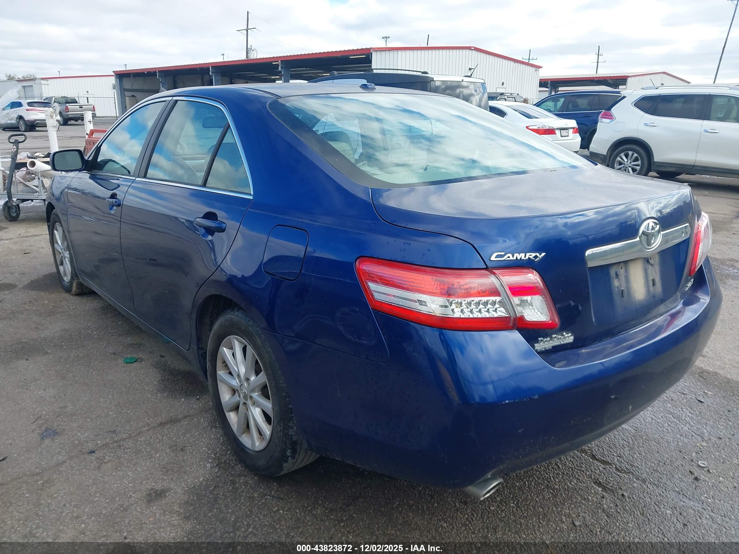 TOYOTA CAMRY image 3