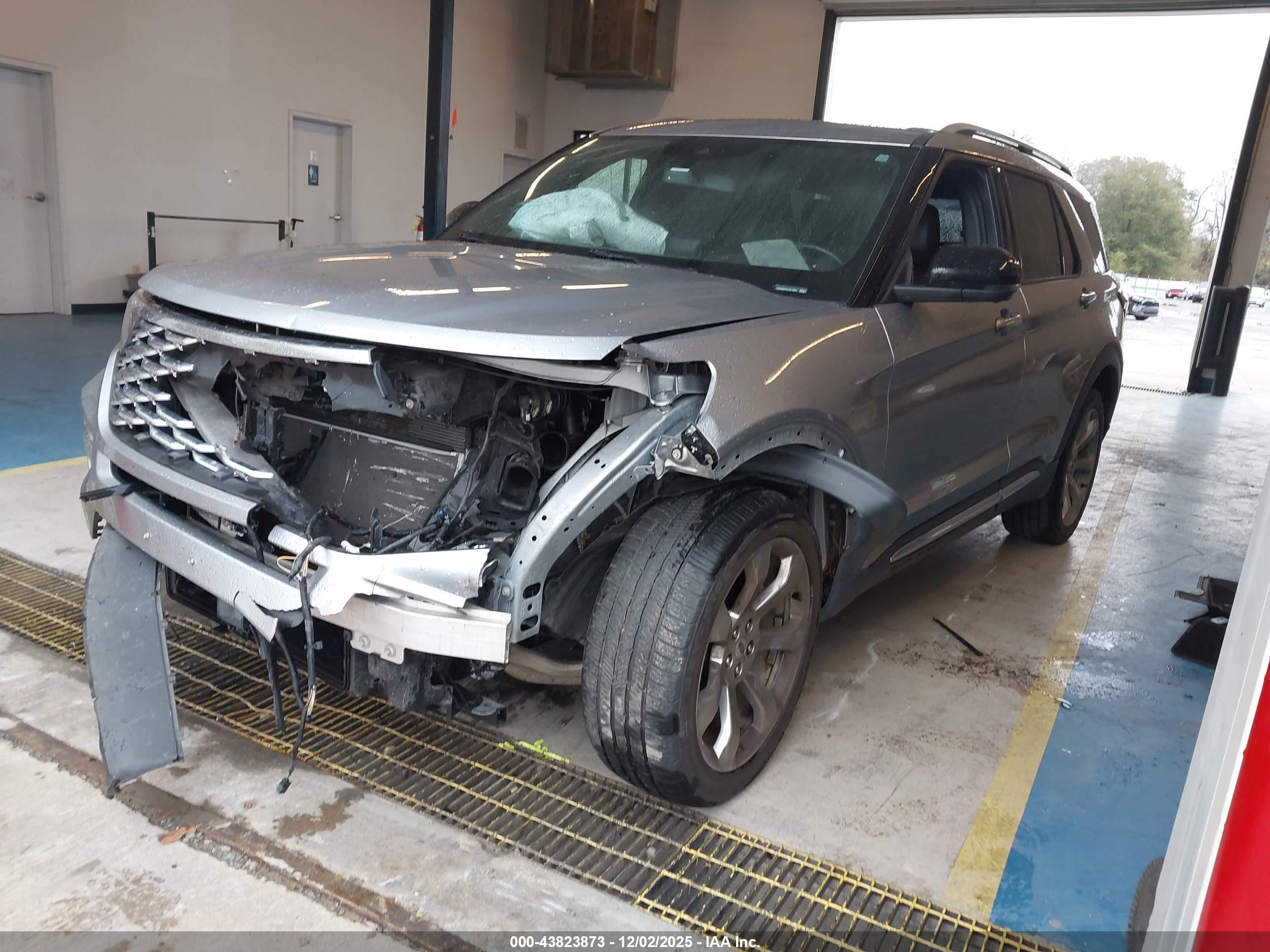 FORD EXPLORER image 2