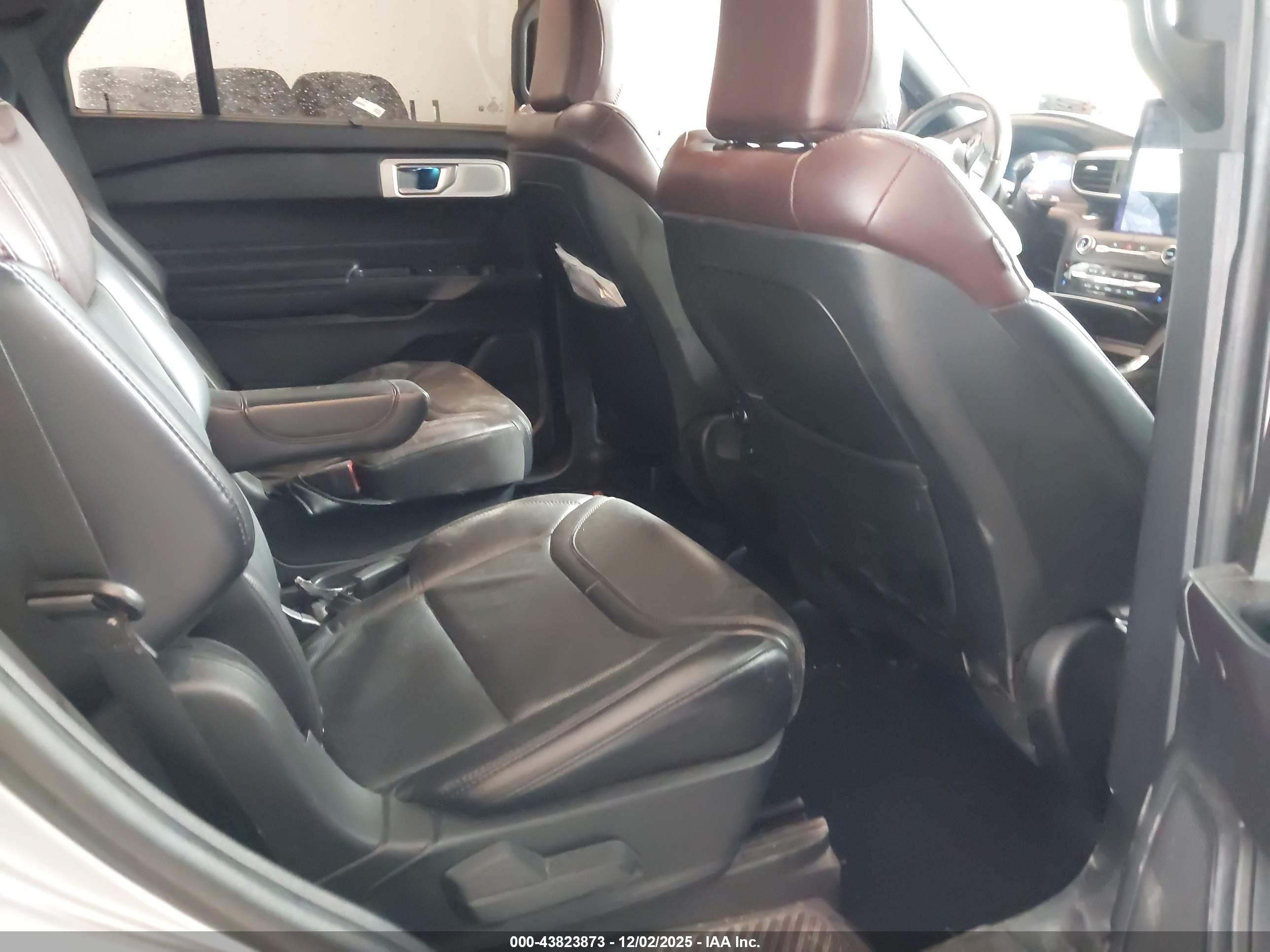 FORD EXPLORER image 8