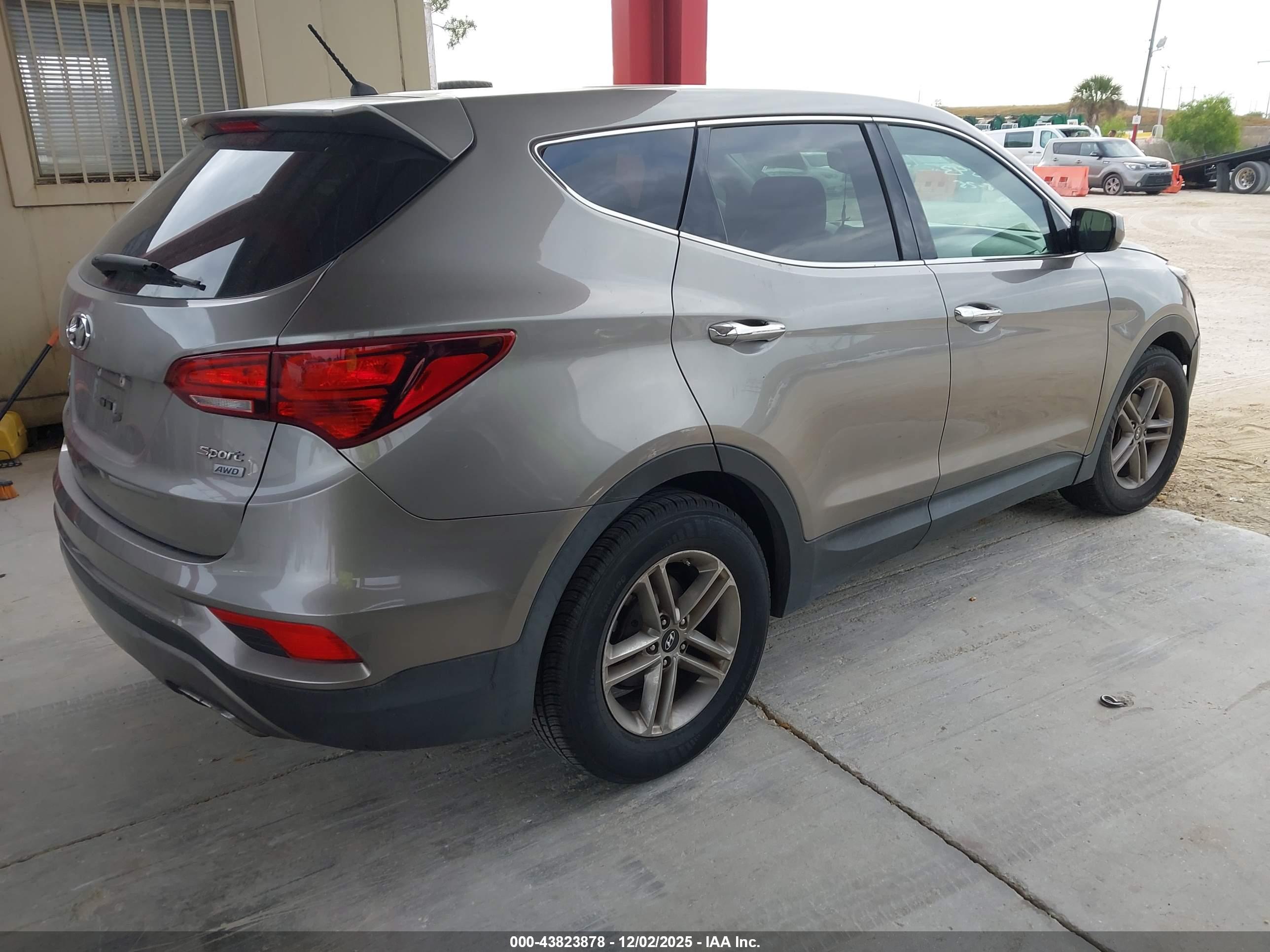 HYUNDAI SANTA image 4