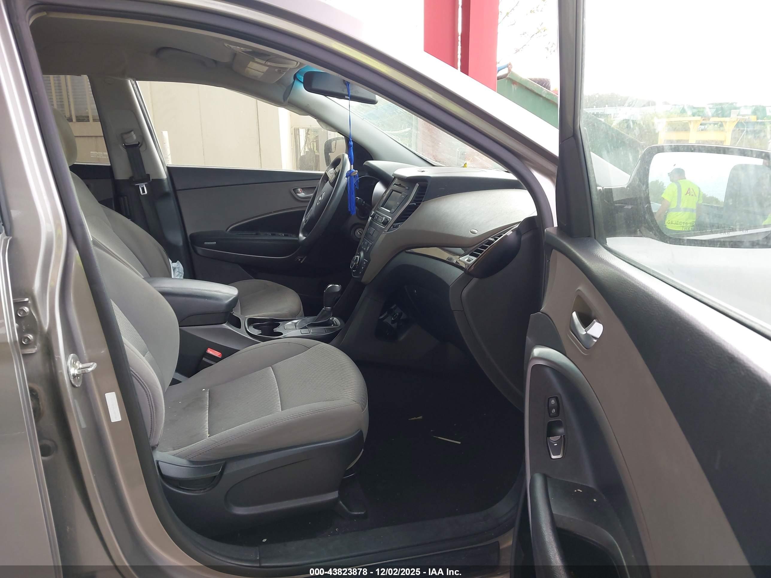 HYUNDAI SANTA image 5