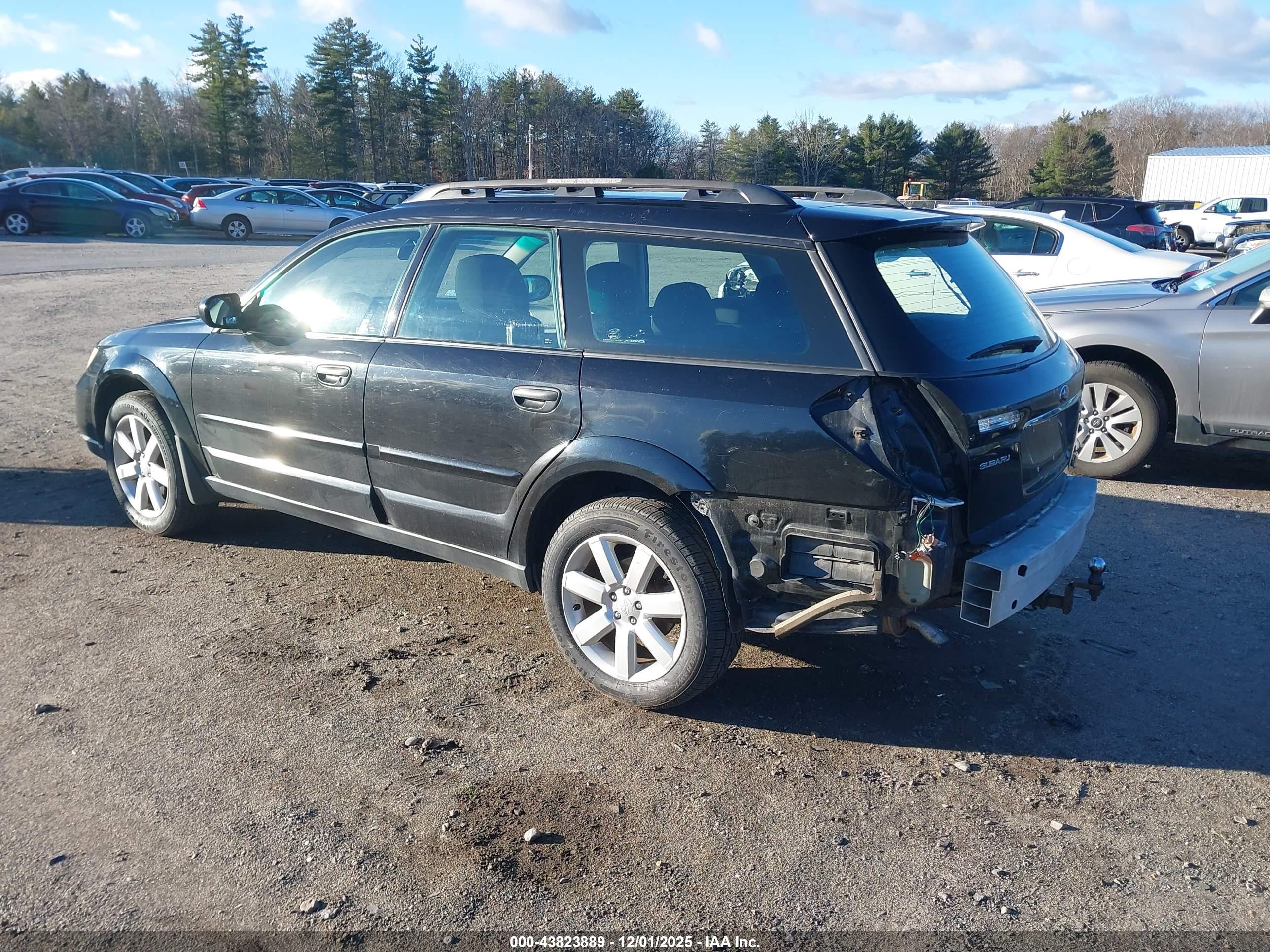 SUBARU OUTBACK image 3