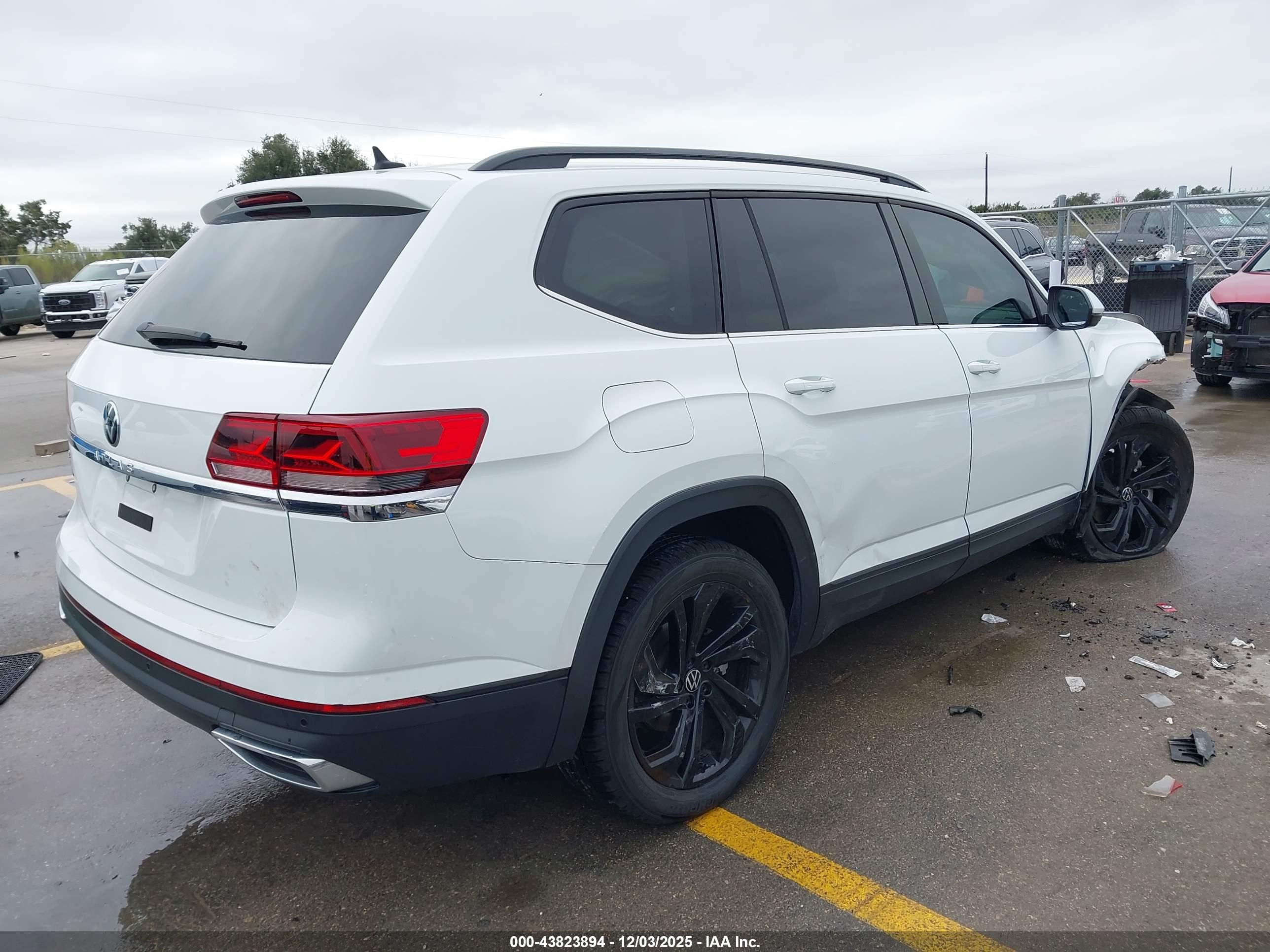 VOLKSWAGEN ATLAS image 4