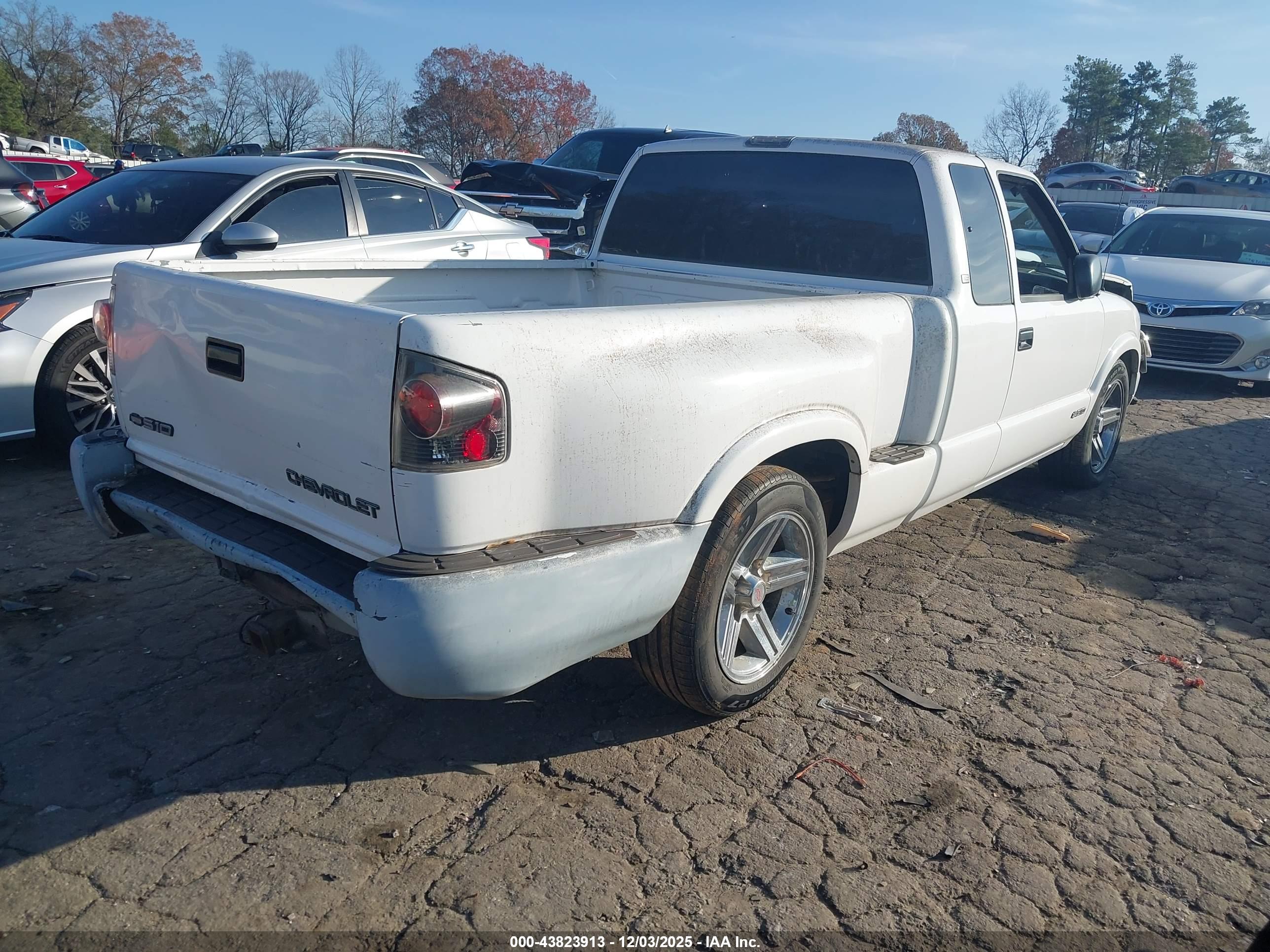 CHEVROLET S-10 image 4