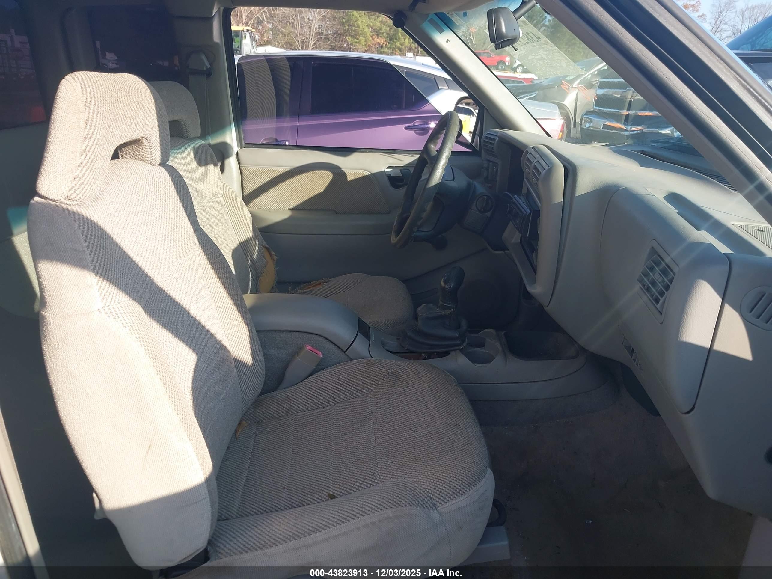 CHEVROLET S-10 image 5