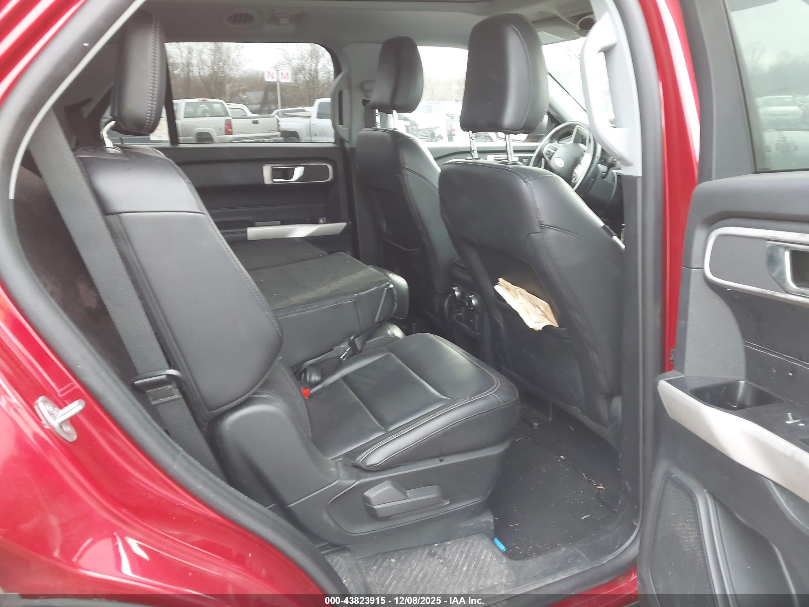 FORD EXPLORER image 8