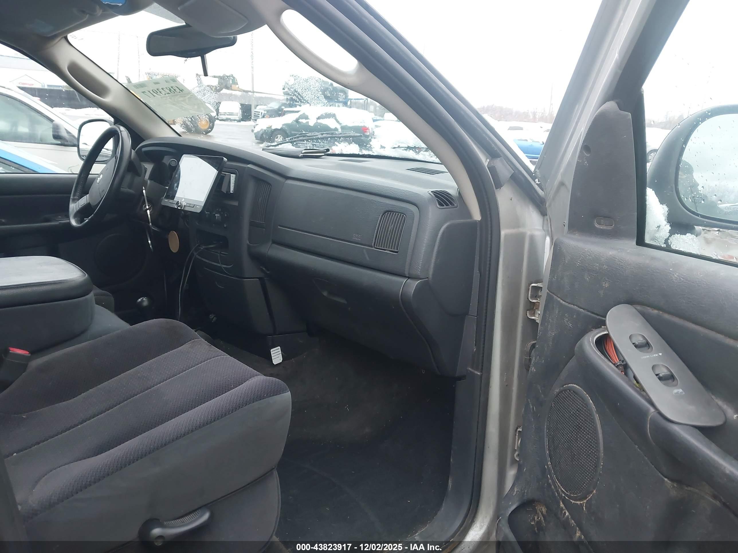 DODGE RAM image 5
