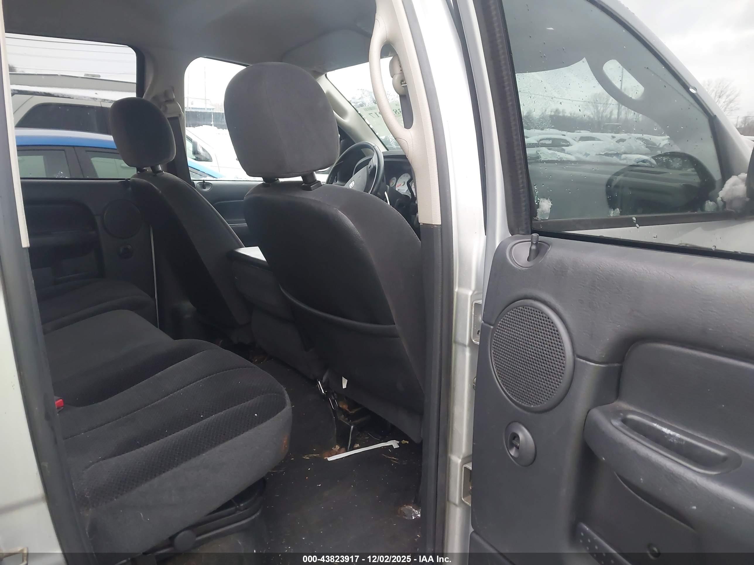 DODGE RAM image 8