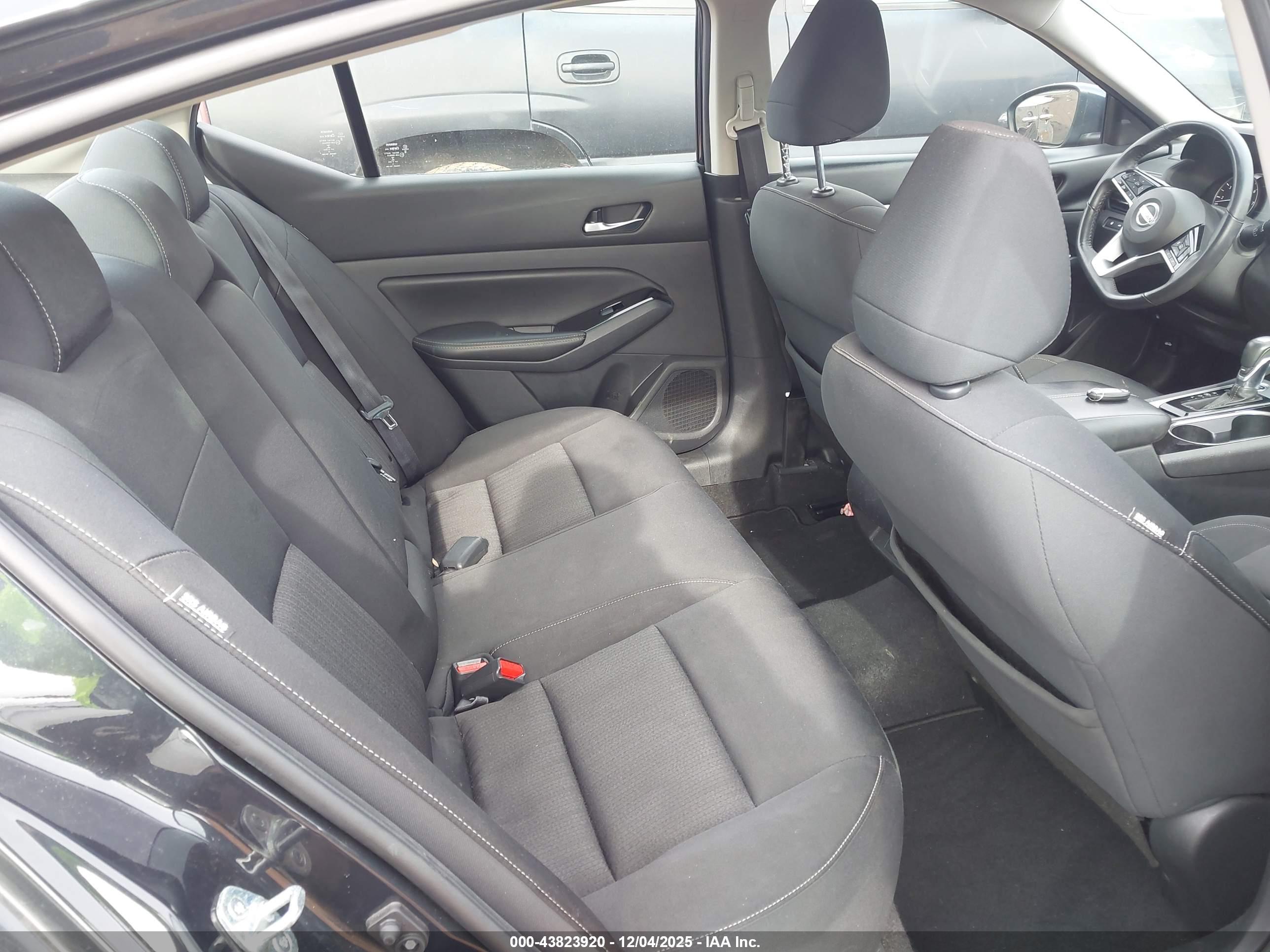 NISSAN ALTIMA image 8