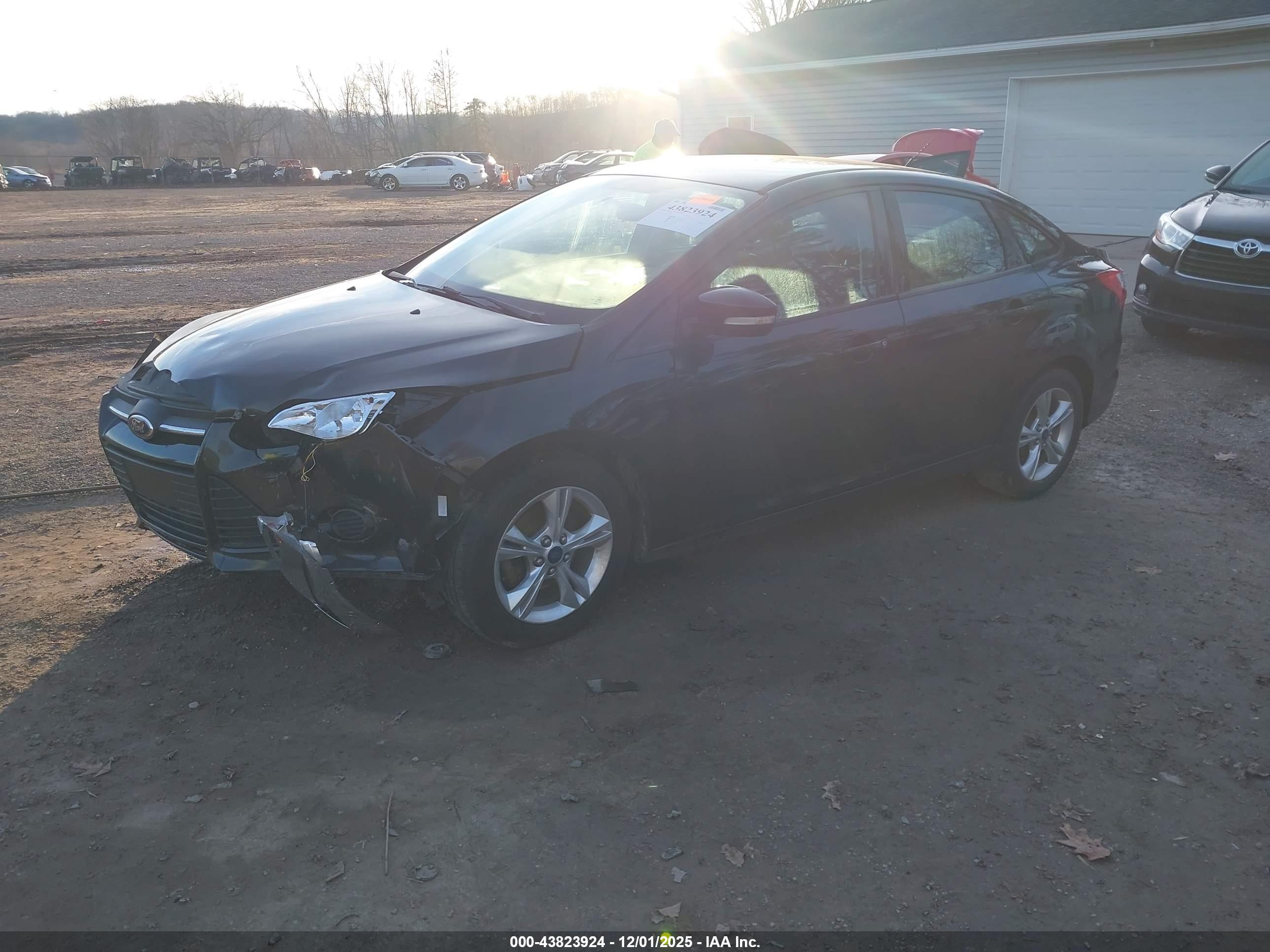 FORD FOCUS image 2