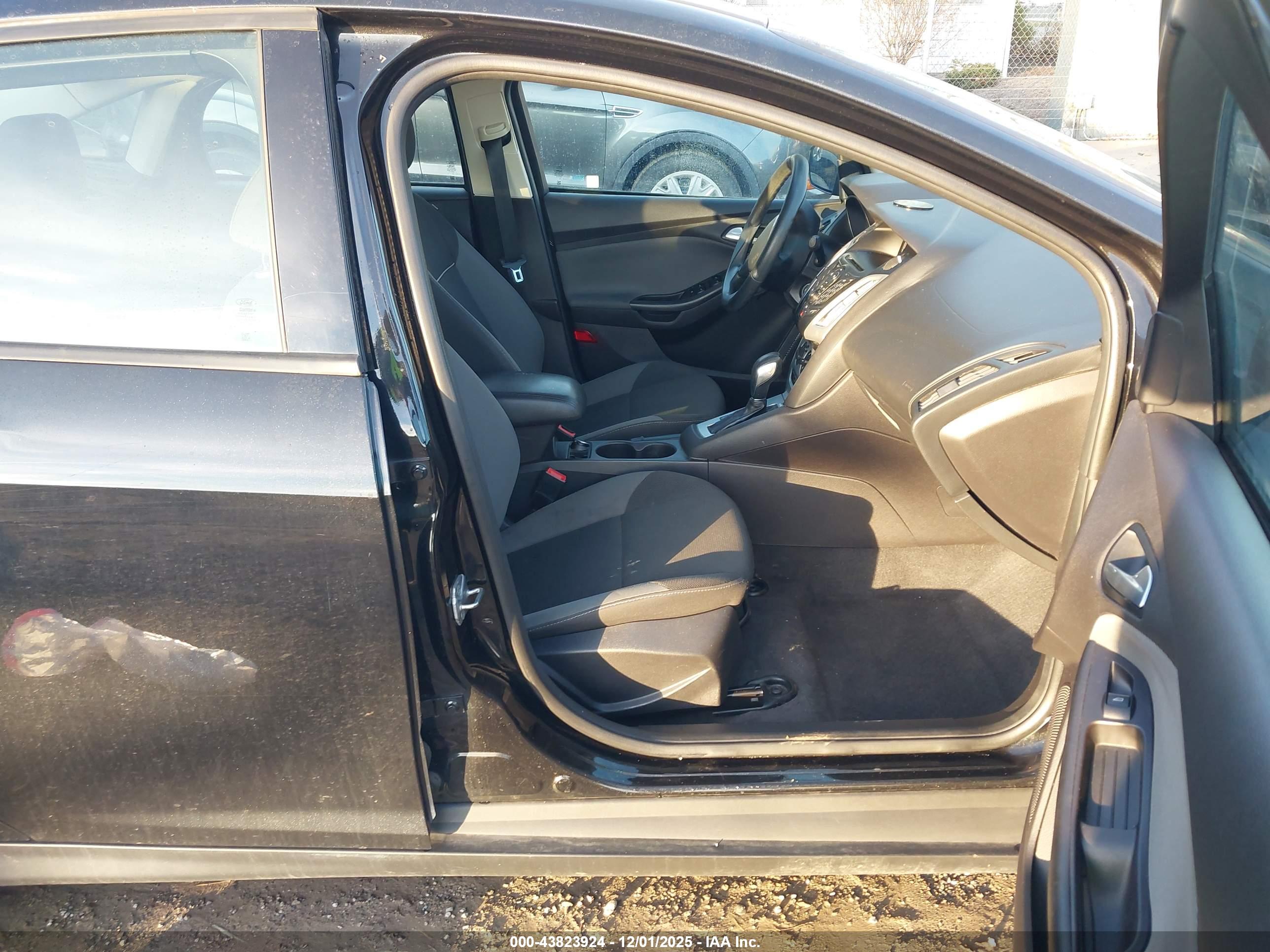 FORD FOCUS image 5