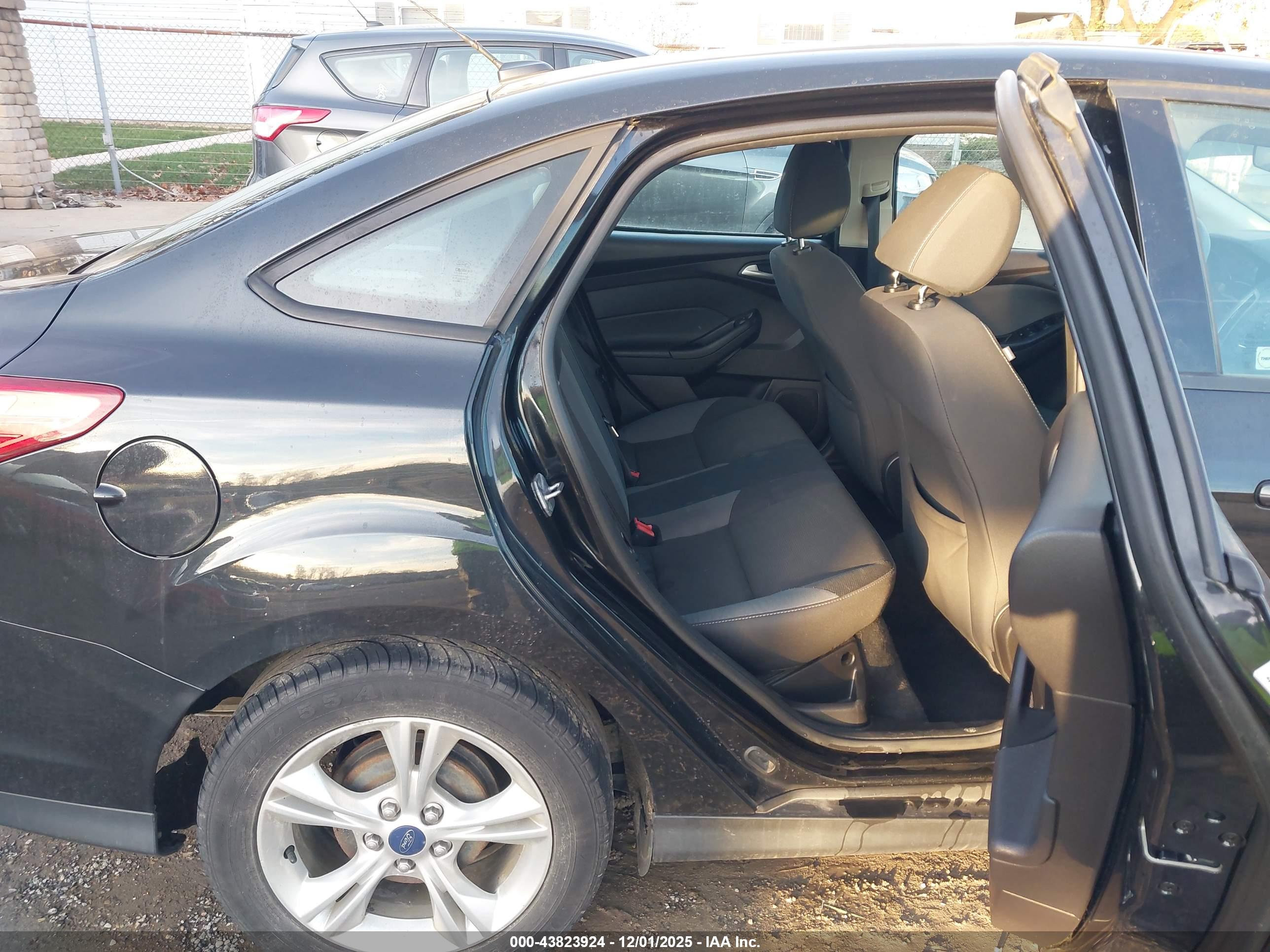 FORD FOCUS image 8
