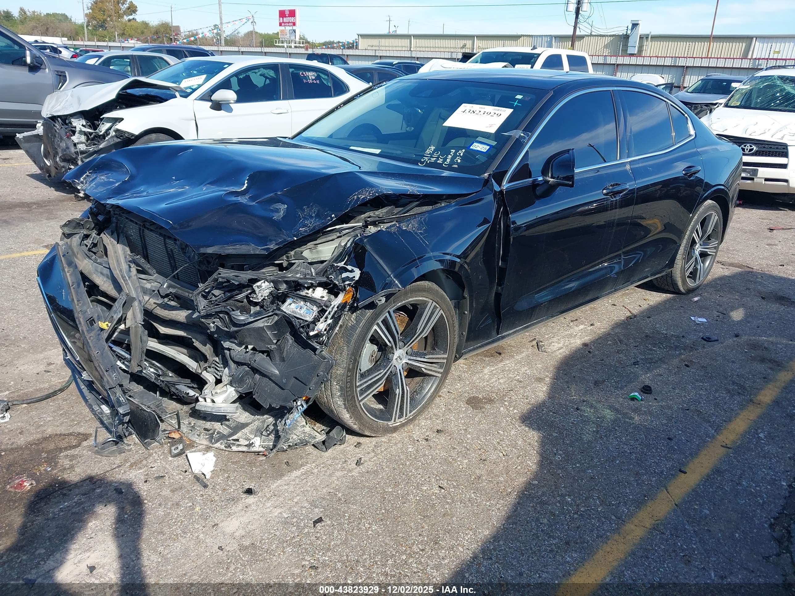 VOLVO S60 image 2