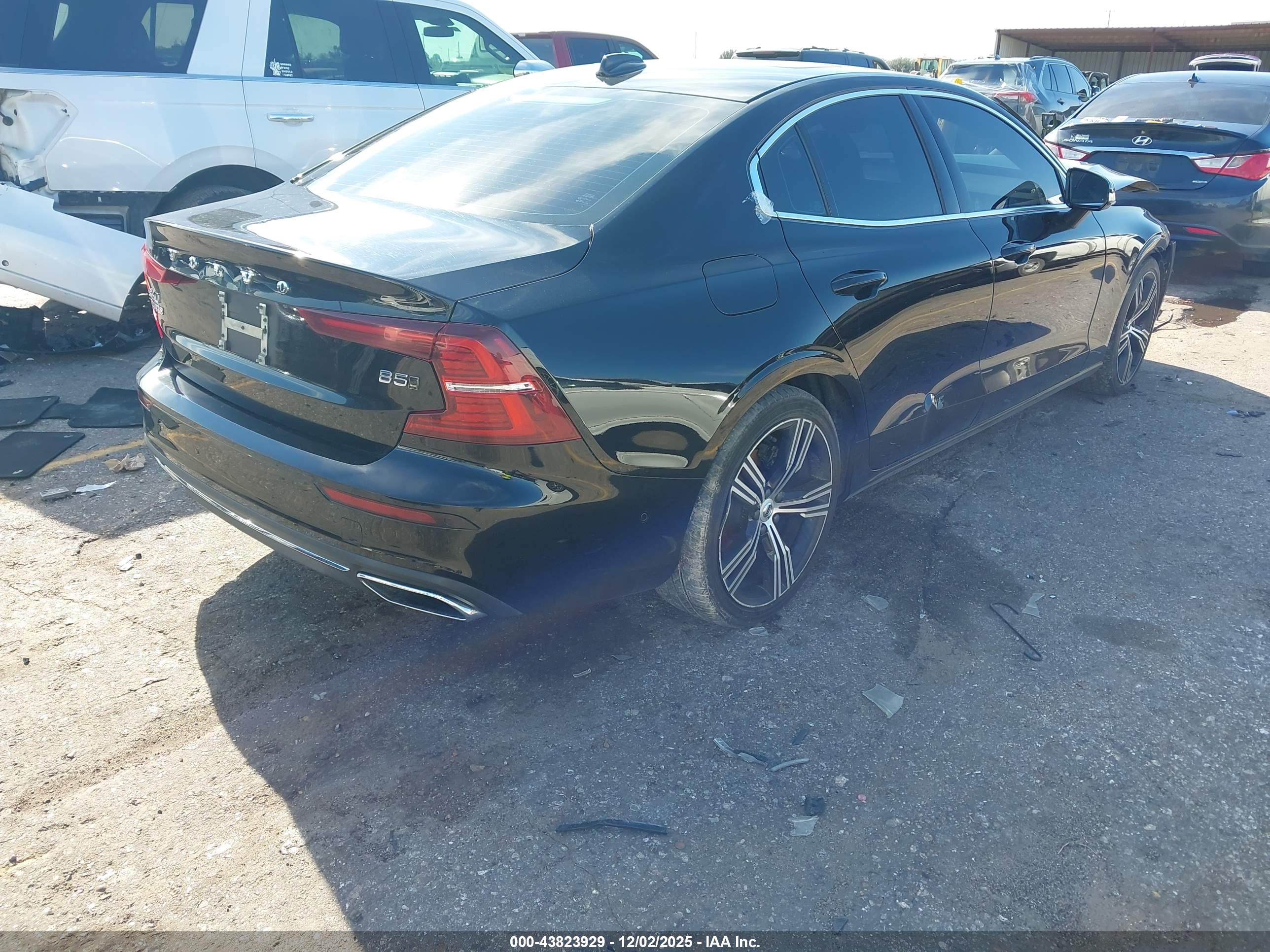 VOLVO S60 image 4