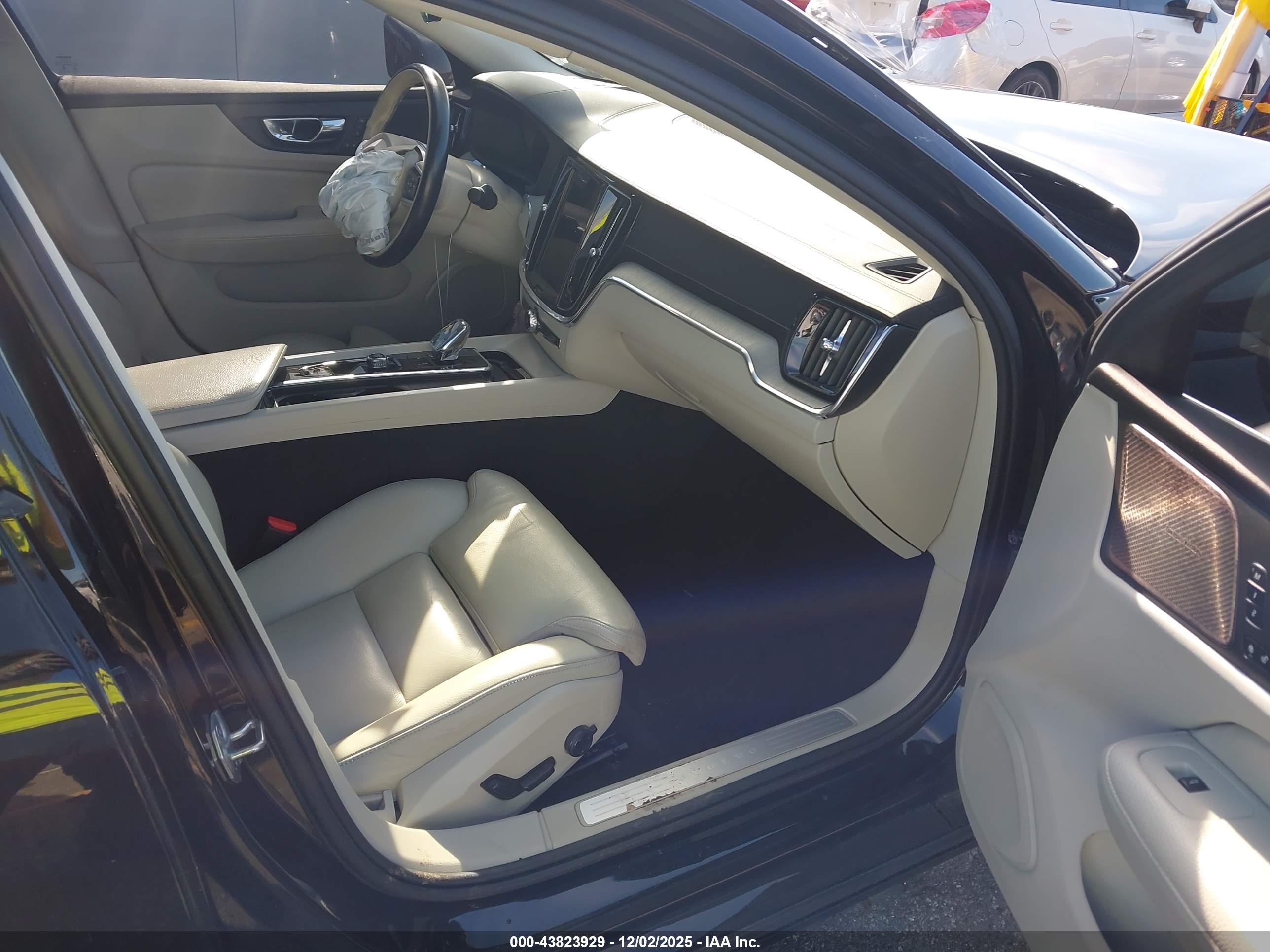 VOLVO S60 image 5
