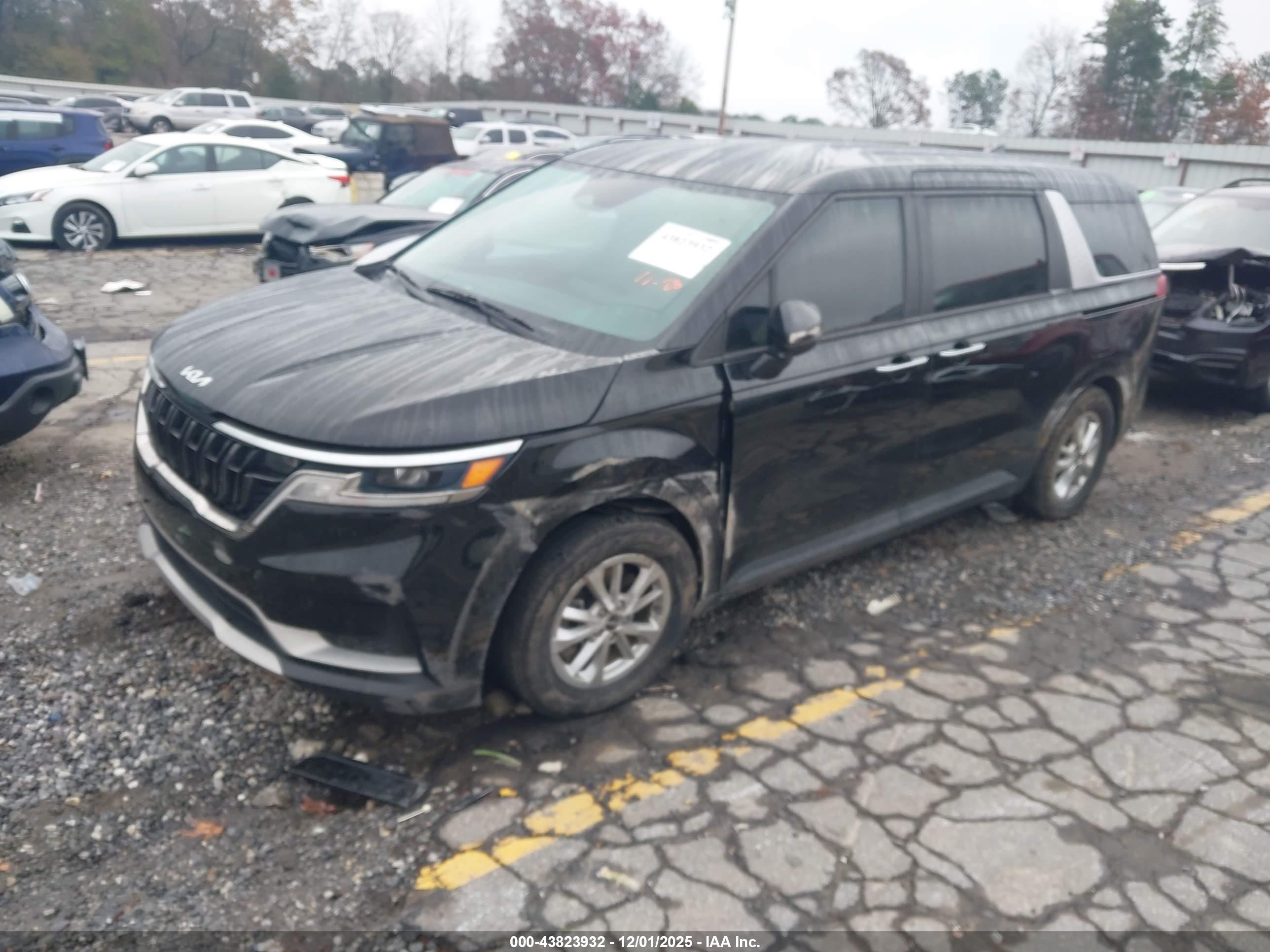 KIA CARNIVAL image 2