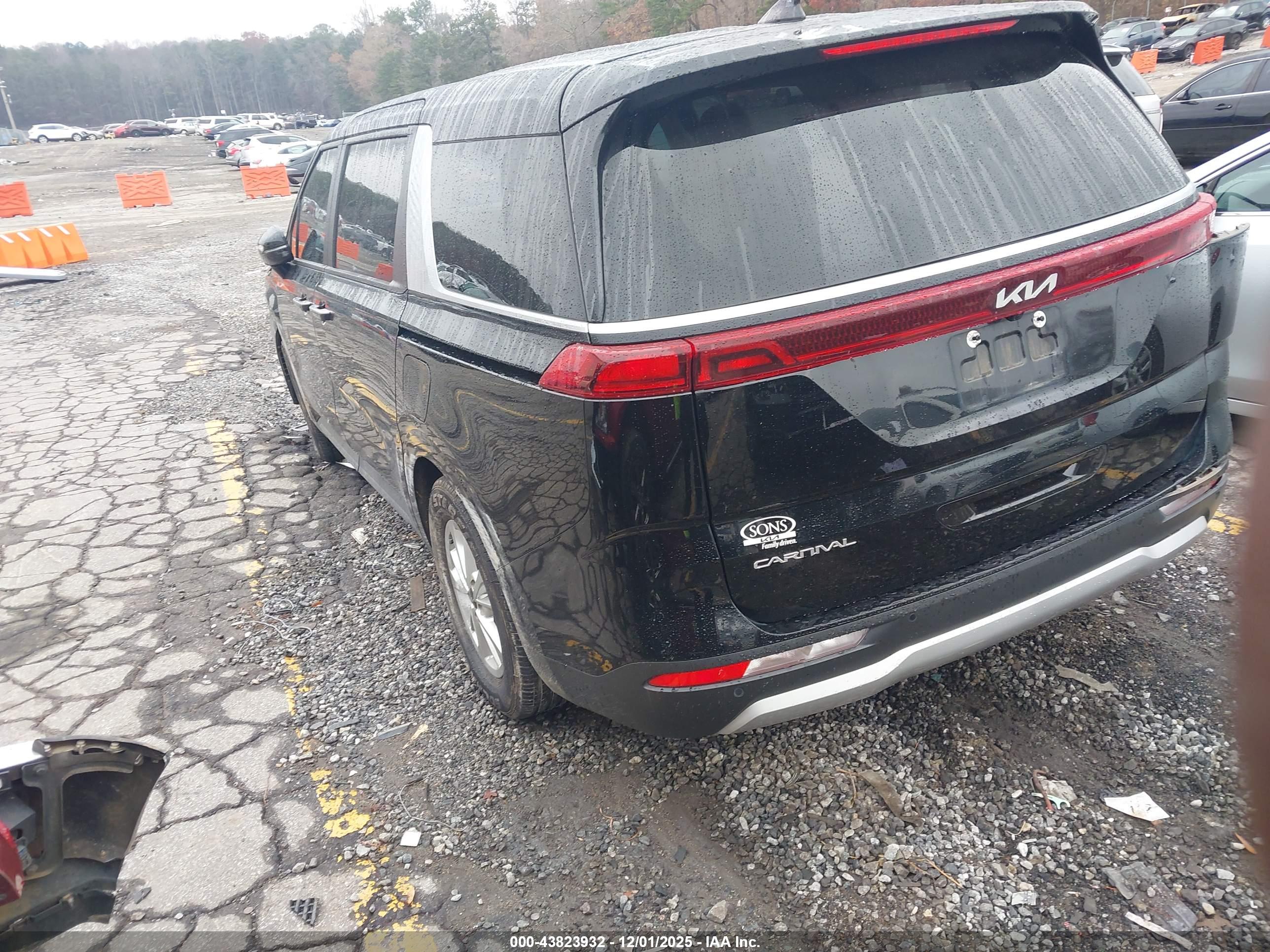 KIA CARNIVAL image 3